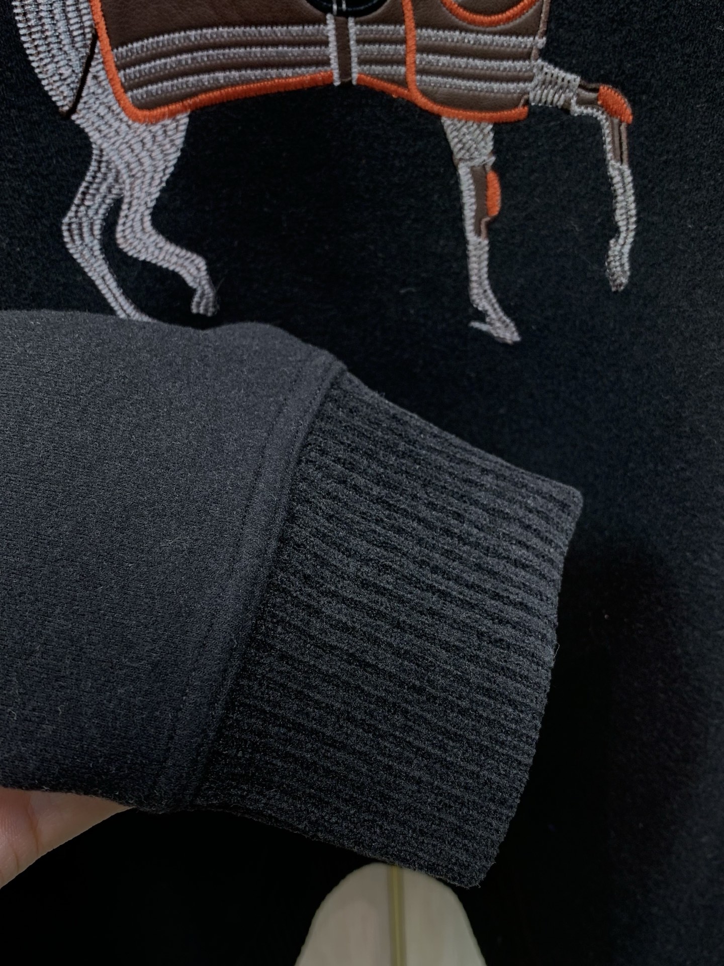 ，Hermès 爱马仕，2026秋季最新品，专柜同步有售，原单狠货，时尚休闲圆领卫衣，定制进口原版面料，舒适透气，顶级刺