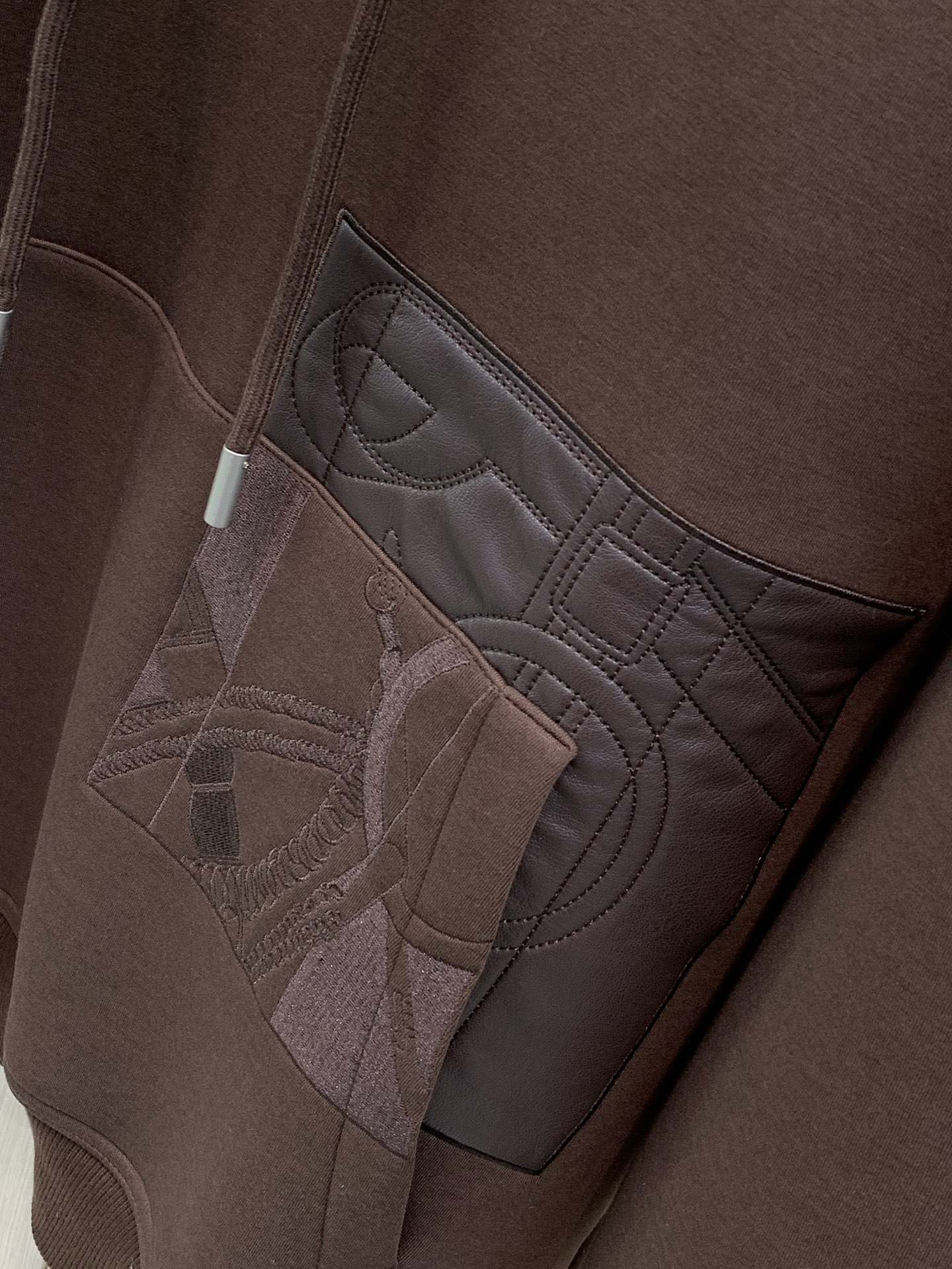 ，Hermès 爱马仕，2026秋季最新品，专柜同步有售，原单狠货，时尚休闲连帽卫衣，定制进口原版面料，舒适透气，顶级刺