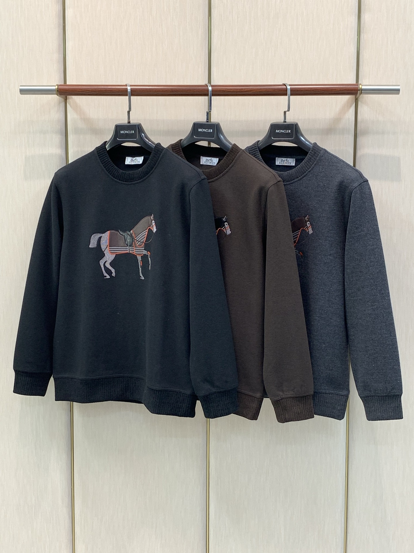 ，Hermès 爱马仕，2026秋季最新品，专柜同步有售，原单狠货，时尚休闲圆领卫衣，定制进口原版面料，舒适透气，顶级刺