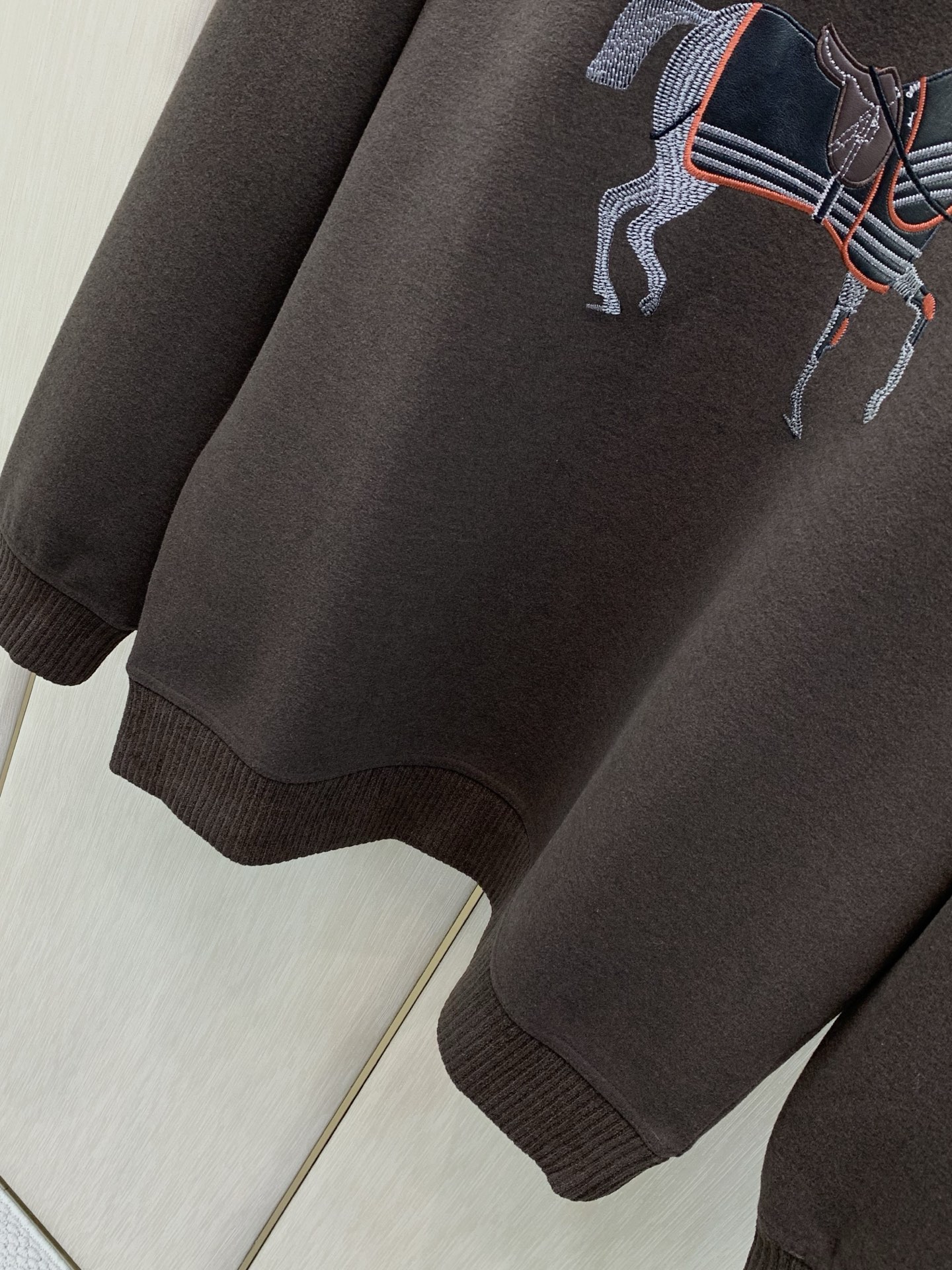 ，Hermès 爱马仕，2026秋季最新品，专柜同步有售，原单狠货，时尚休闲圆领卫衣，定制进口原版面料，舒适透气，顶级刺
