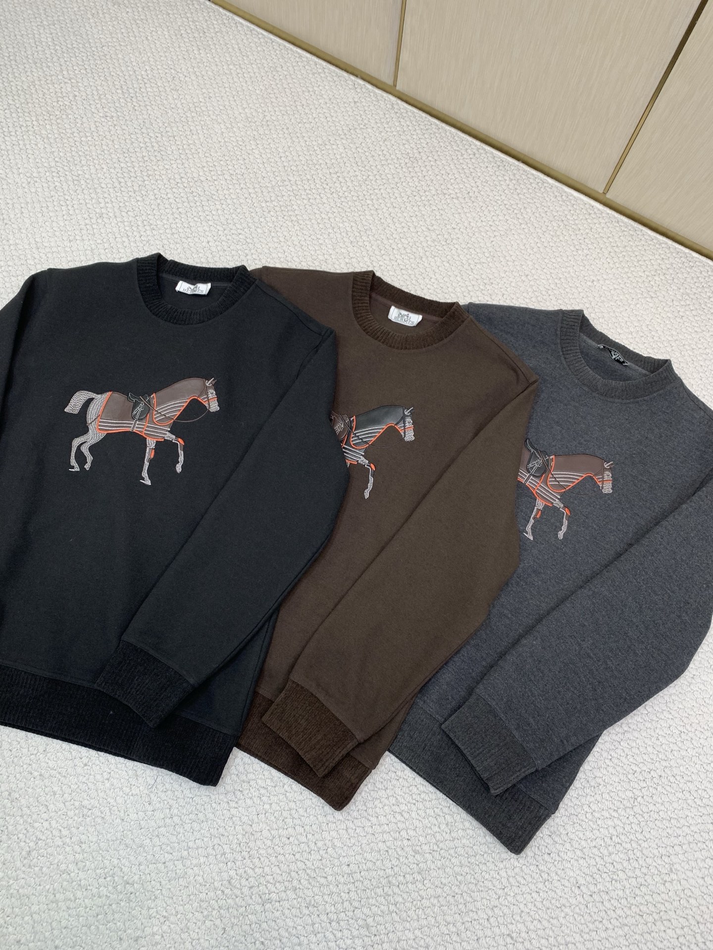 ，Hermès 爱马仕，2026秋季最新品，专柜同步有售，原单狠货，时尚休闲圆领卫衣，定制进口原版面料，舒适透气，顶级刺
