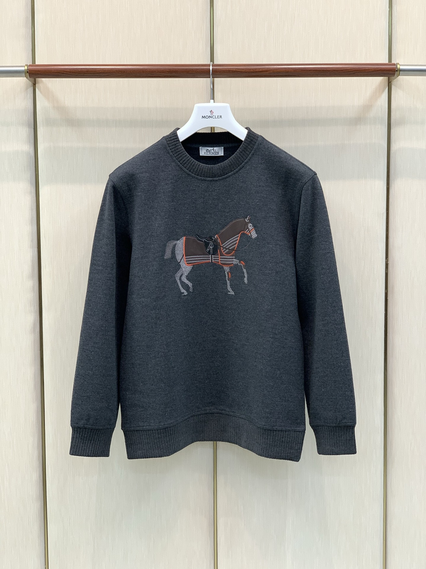 ，Hermès 爱马仕，2026秋季最新品，专柜同步有售，原单狠货，时尚休闲圆领卫衣，定制进口原版面料，舒适透气，顶级刺