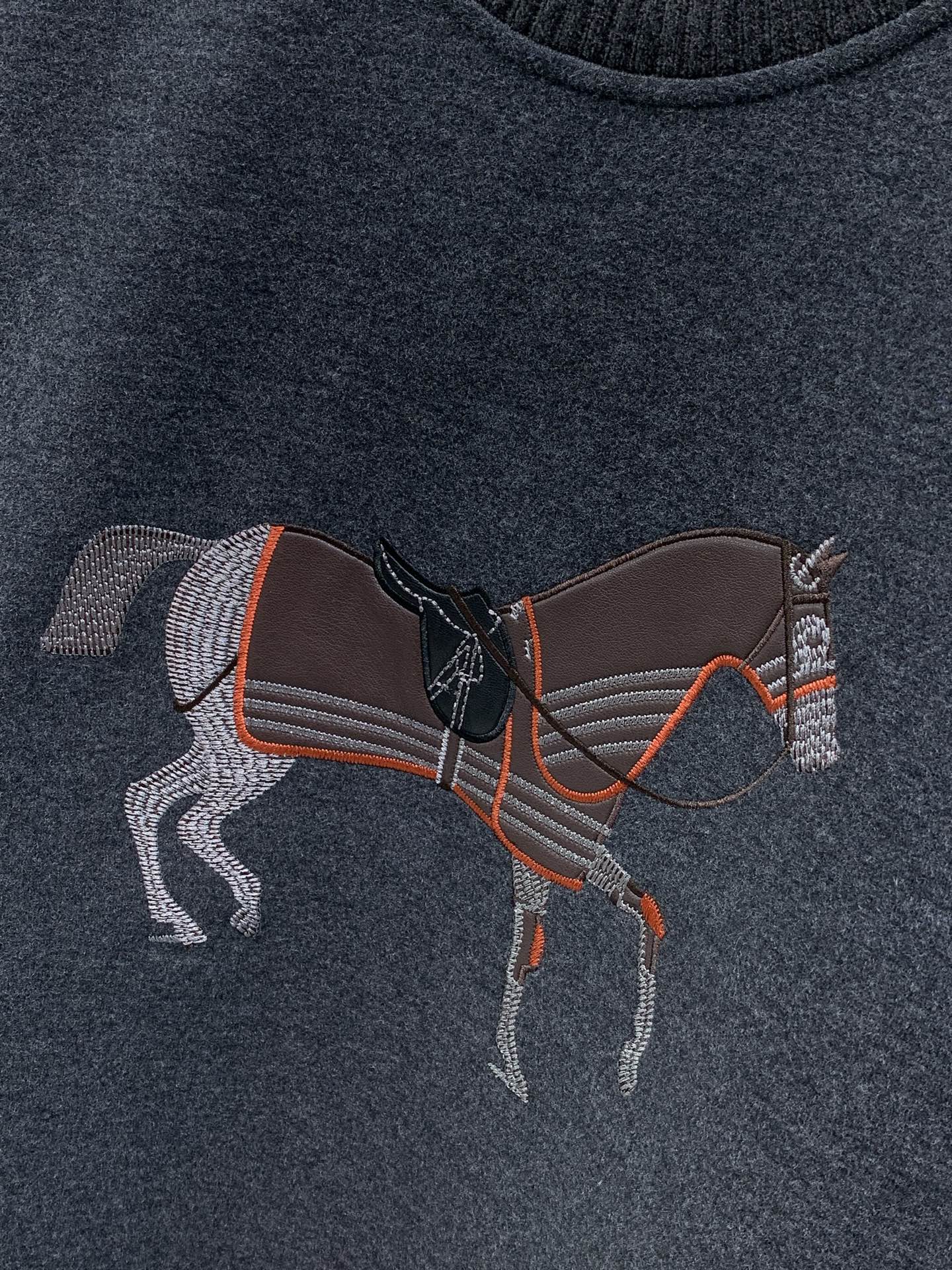 ，Hermès 爱马仕，2026秋季最新品，专柜同步有售，原单狠货，时尚休闲圆领卫衣，定制进口原版面料，舒适透气，顶级刺