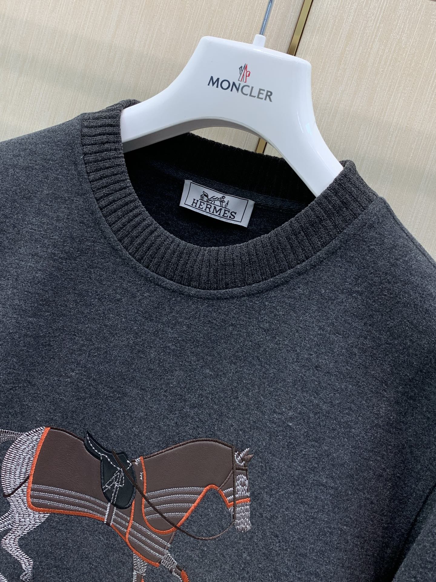 ，Hermès 爱马仕，2026秋季最新品，专柜同步有售，原单狠货，时尚休闲圆领卫衣，定制进口原版面料，舒适透气，顶级刺