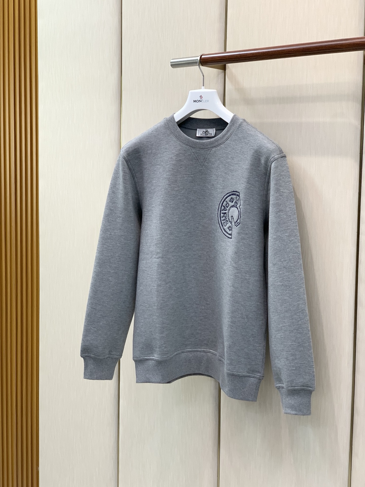 ，Hermès 爱马仕，2026秋季最新品，专柜同步有售，原单狠货，时尚休闲圆领卫衣，定制进口原版面料，舒适透气，顶级刺
