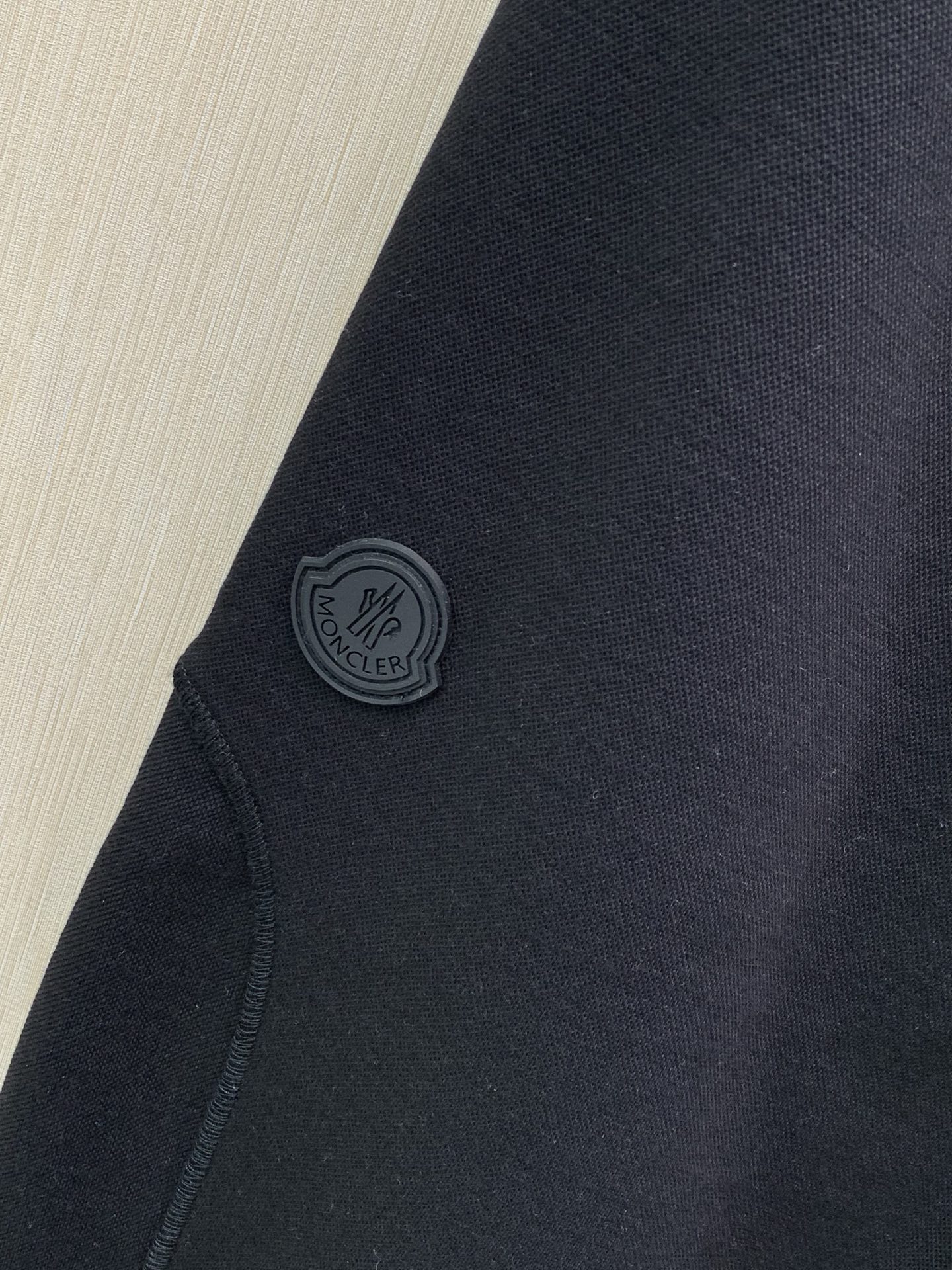 ，Moncler 蒙口，2026春秋最新品，专柜同步有售，原单狠货，时尚休闲裤，采用进口原版面料，顶级压胶工艺字母图案l