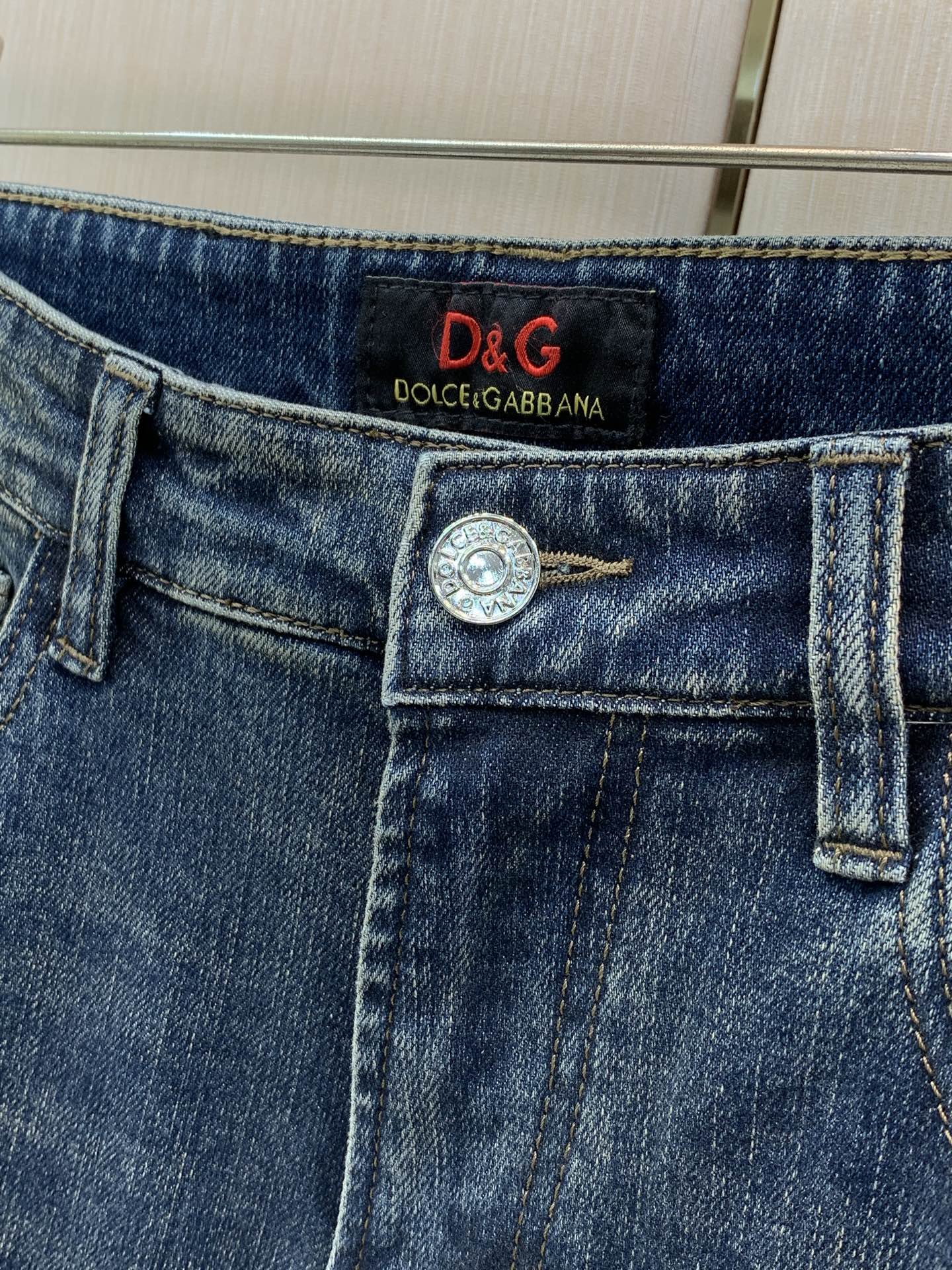 、DOLCE&GABBANA 杜嘉班纳,2026春秋最新品,官网专柜同步有售,原单狠货,超级有范儿的一款牛仔裤,定制原版 、DOLCE&GABBANA 杜嘉班纳,2026春秋最新品,官网专柜同步有售,原单狠货,超级有范儿的一款牛仔裤,定制原版