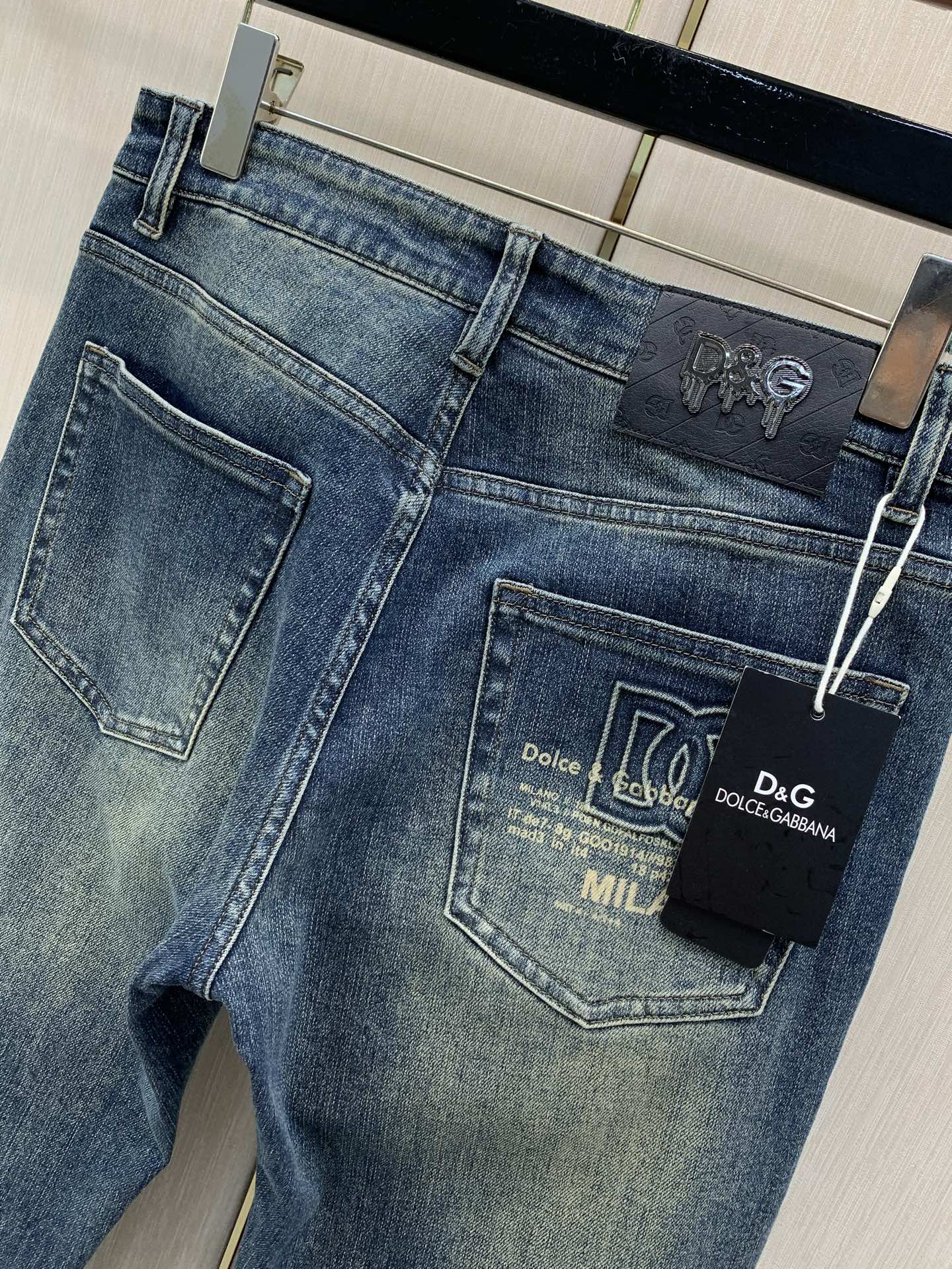 、DOLCE&GABBANA 杜嘉班纳,2026春秋最新品,官网专柜同步有售,原单狠货,超级有范儿的一款牛仔裤,定制原版 、DOLCE&GABBANA 杜嘉班纳,2026春秋最新品,官网专柜同步有售,原单狠货,超级有范儿的一款牛仔裤,定制原版