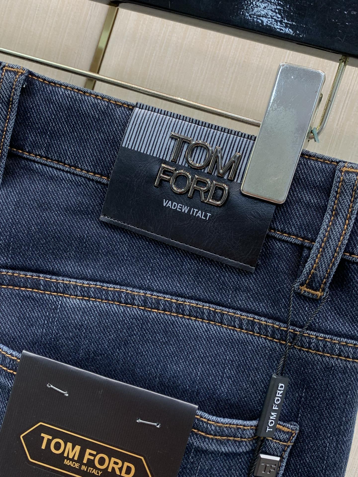 ，Tom Ford 汤姆·福特，2026春秋最新品，时尚休闲水洗牛仔裤，专柜同步有售，原单狠货，采用进口原版面料，舒适度