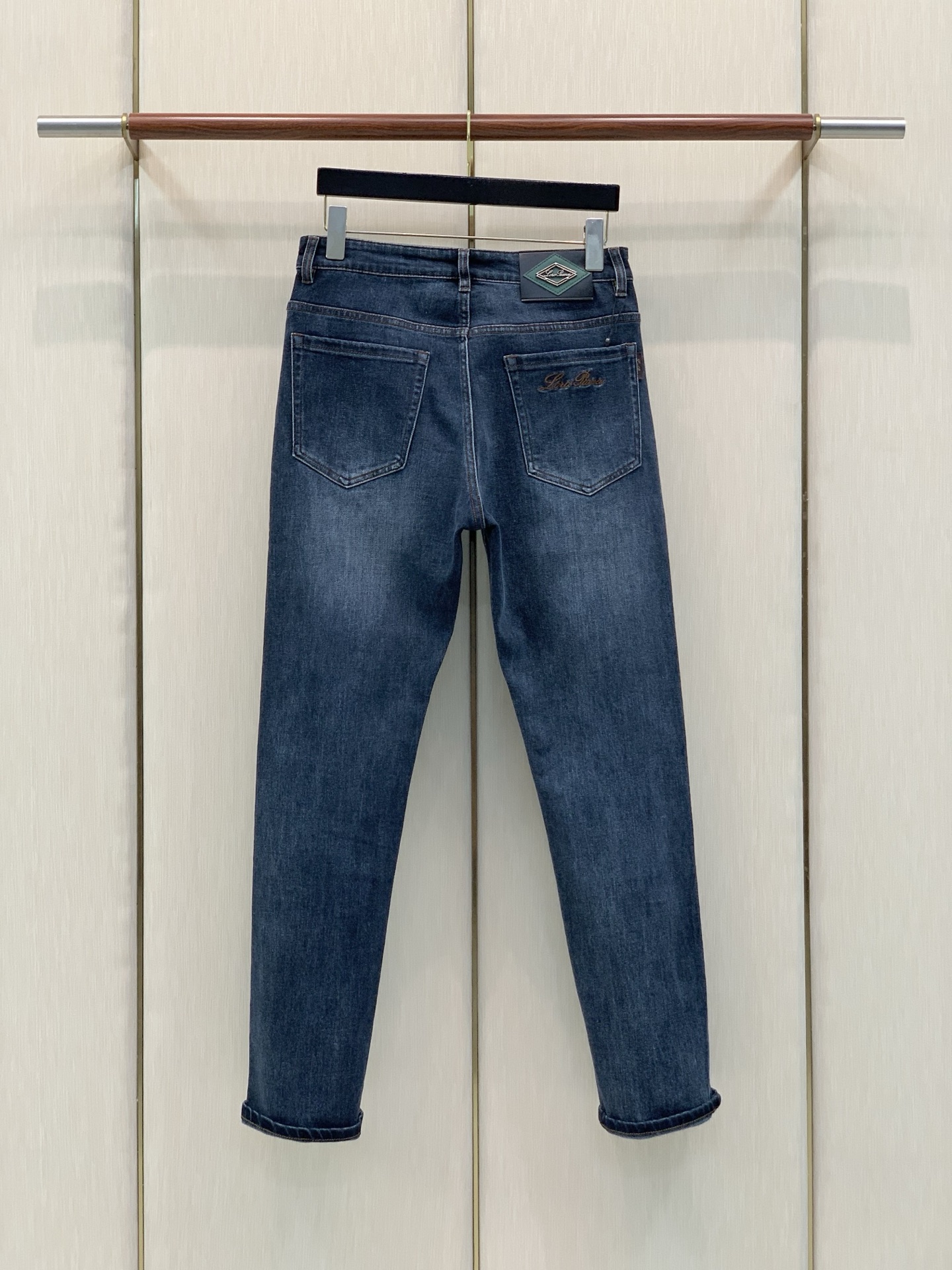 ，Loro Piana(Loro Piana )，2026春秋最新品，专柜同步有售，原单狠货，时尚休闲牛仔裤，采用进口原
