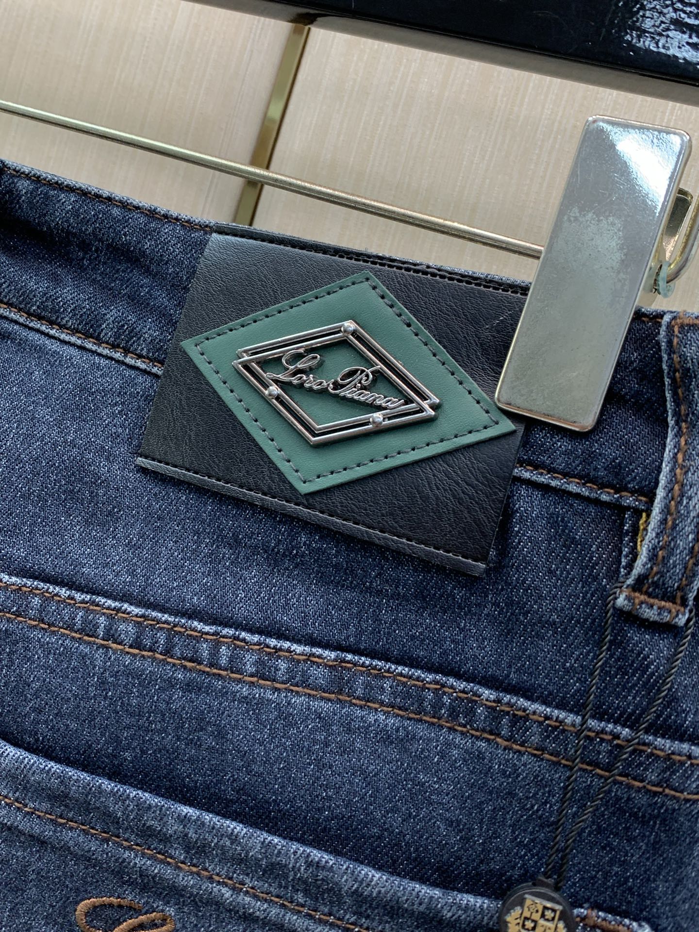 ，Loro Piana(Loro Piana )，2026春秋最新品，专柜同步有售，原单狠货，时尚休闲牛仔裤，采用进口原