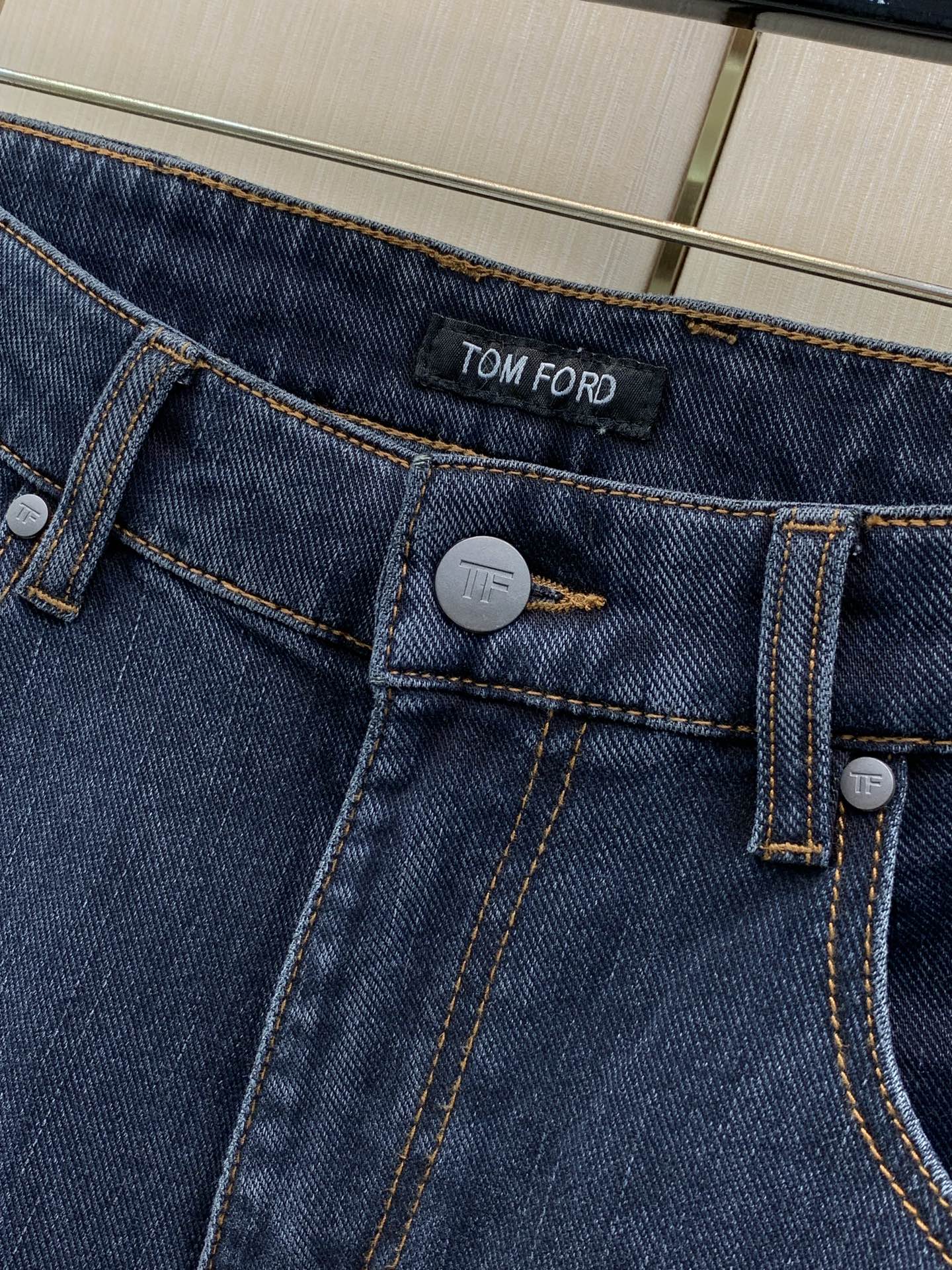 ，Tom Ford 汤姆·福特，2026春秋最新品，时尚休闲水洗牛仔裤，专柜同步有售，原单狠货，采用进口原版面料，舒适度