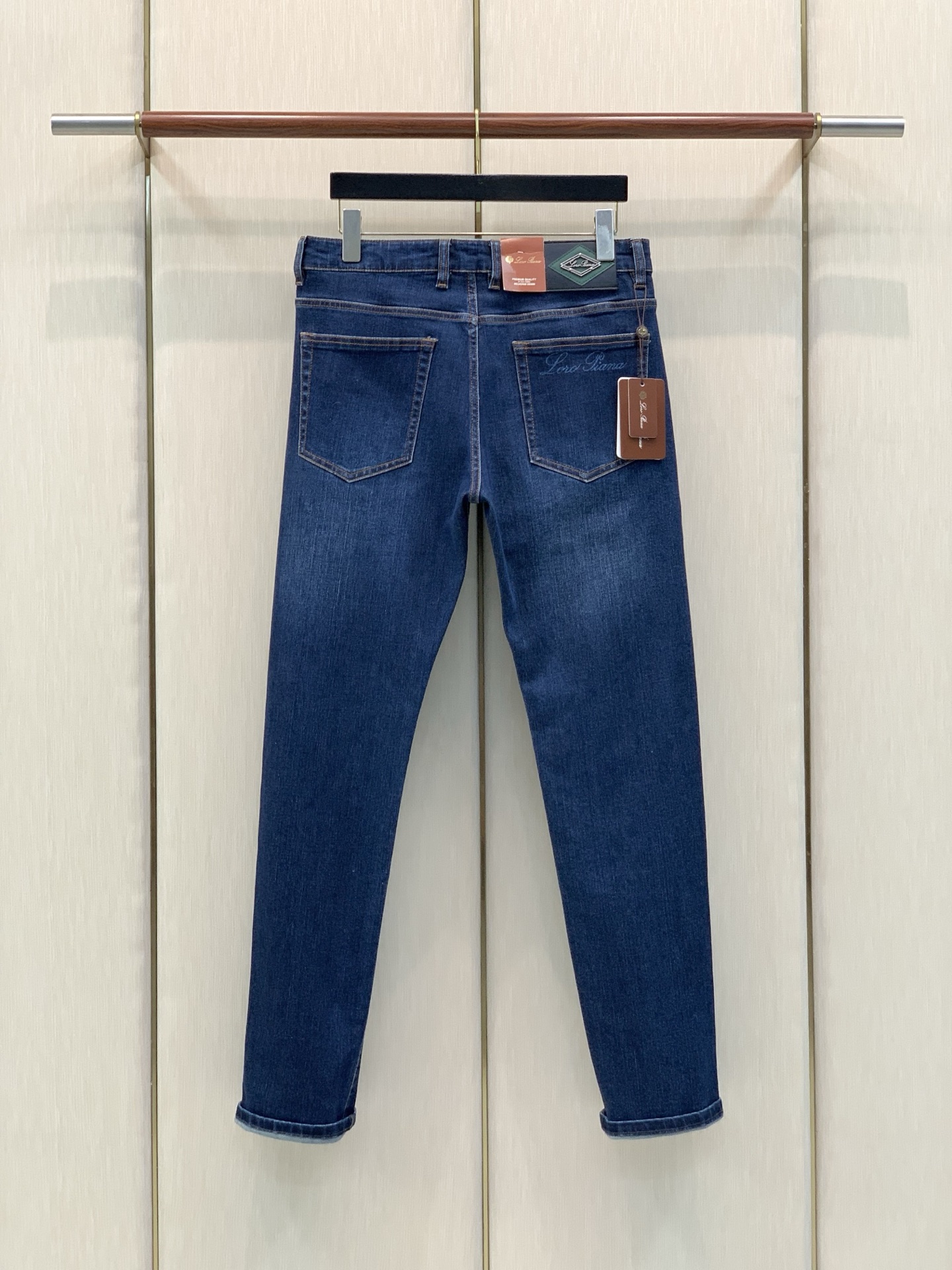 ，Loro Piana(Loro Piana )，2026春秋最新品，专柜同步有售，原单狠货，时尚休闲牛仔裤，采用进口原
