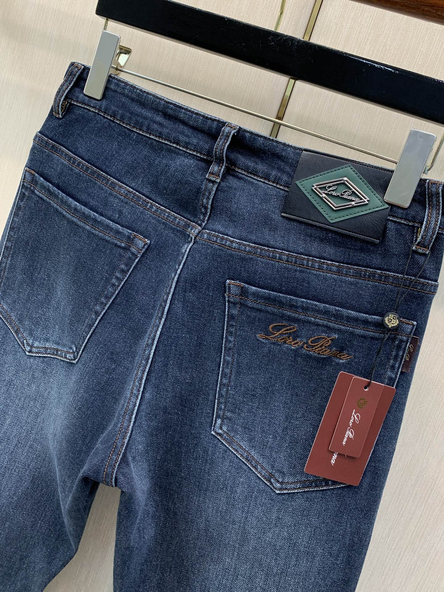，Loro Piana(Loro Piana )，2026春秋最新品，专柜同步有售，原单狠货，时尚休闲牛仔裤，采用进口原
