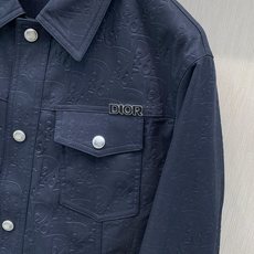 ,Dior 迪奥, 2026秋季新品,专柜同步有售,简约时尚休闲翻领夹克外套,原版进口面料,舒适透气,顶级金属配件字母工 ,Dior 迪奥, 2026秋季新品,专柜同步有售,简约时尚休闲翻领夹克外套,原版进口面料,舒适透气,顶级金属配件字母工