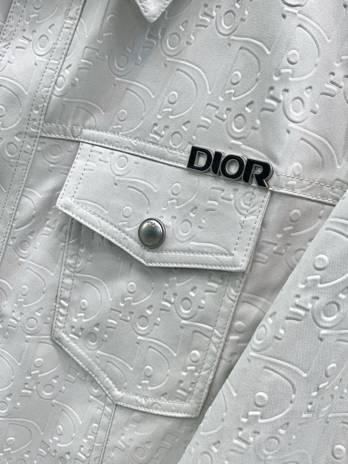 ，Dior 迪奥， 2026秋季新品，专柜同步有售，简约时尚休闲翻领夹克外套，原版进口面料，舒适透气，顶级金属配件字母工