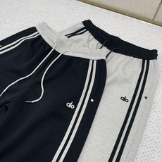 ,alo 阿洛,2026春秋最新款,专柜同步有售,原单狠货,时尚休闲裤,上身很有特点!吸睛而有亮点,进口原版面料,顶级刺 ,alo 阿洛,2026春秋最新款,专柜同步有售,原单狠货,时尚休闲裤,上身很有特点!吸睛而有亮点,进口原版面料,顶级刺