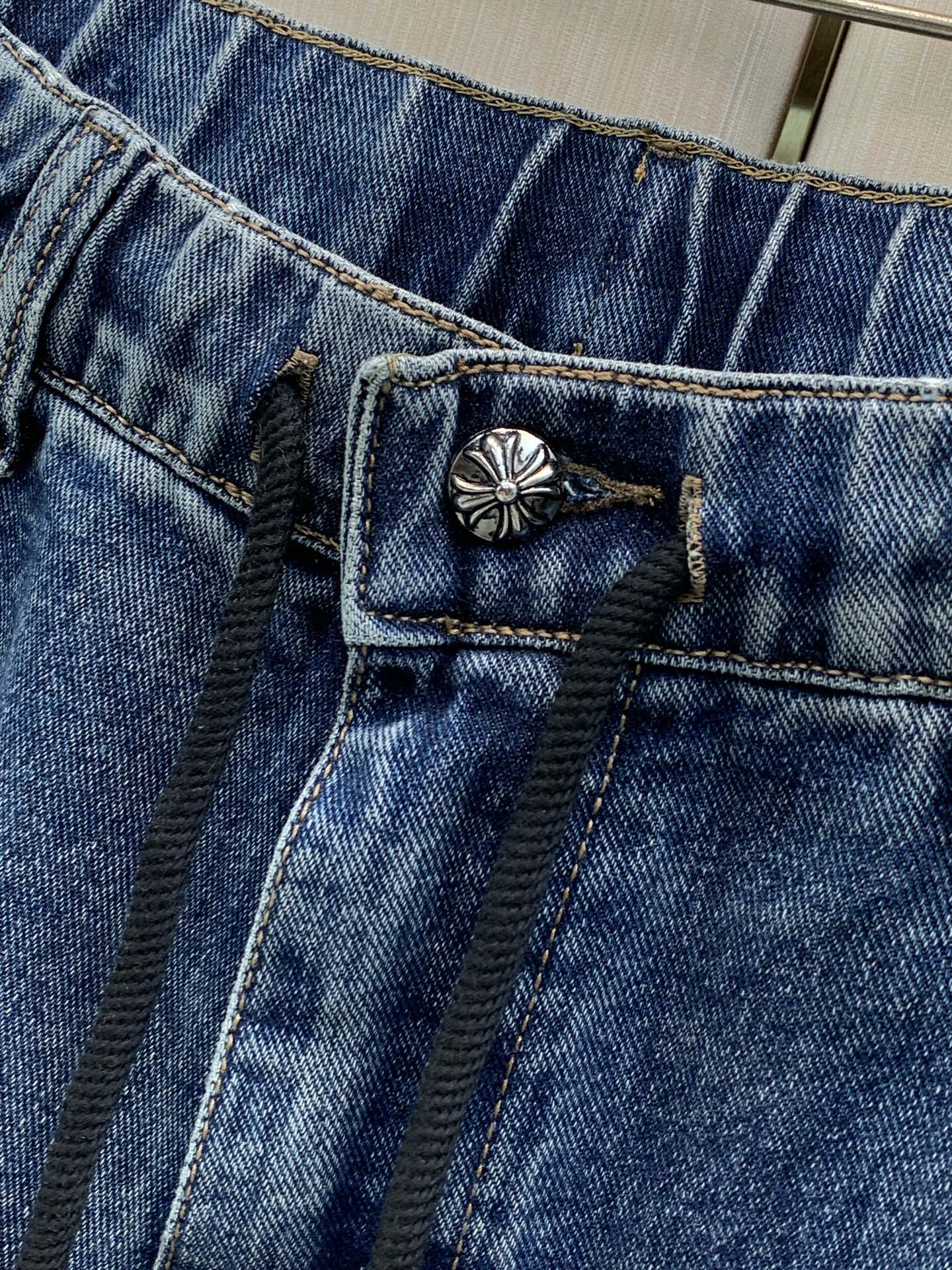 ，Chrome Hearts 克罗心，2026春秋新品，专柜同步有售，原单狠货，时尚休闲水洗牛仔裤，采用进口原版面料，顶
