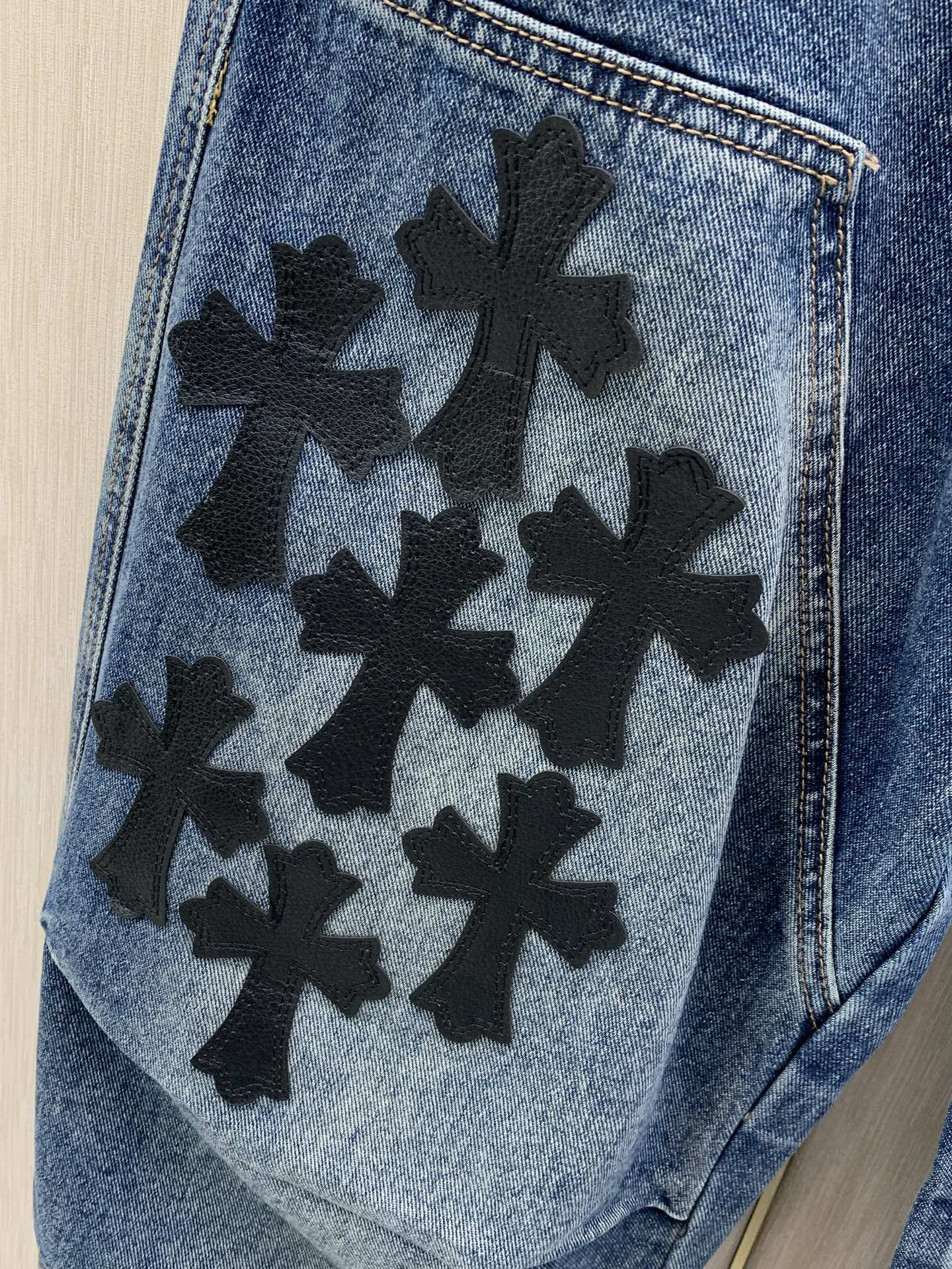 ，Chrome Hearts 克罗心，2026春秋新品，专柜同步有售，原单狠货，时尚休闲水洗牛仔裤，采用进口原版面料，顶