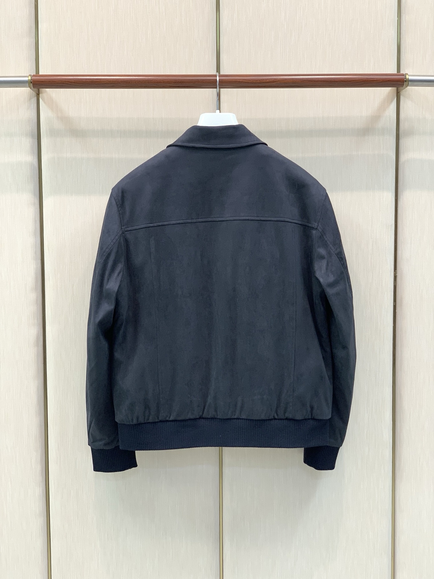 ，Loro Piana(Loro Piana )，2026冬季最新品，专柜同步有售，原单狠货，时尚休闲翻领羽绒夹克外套，