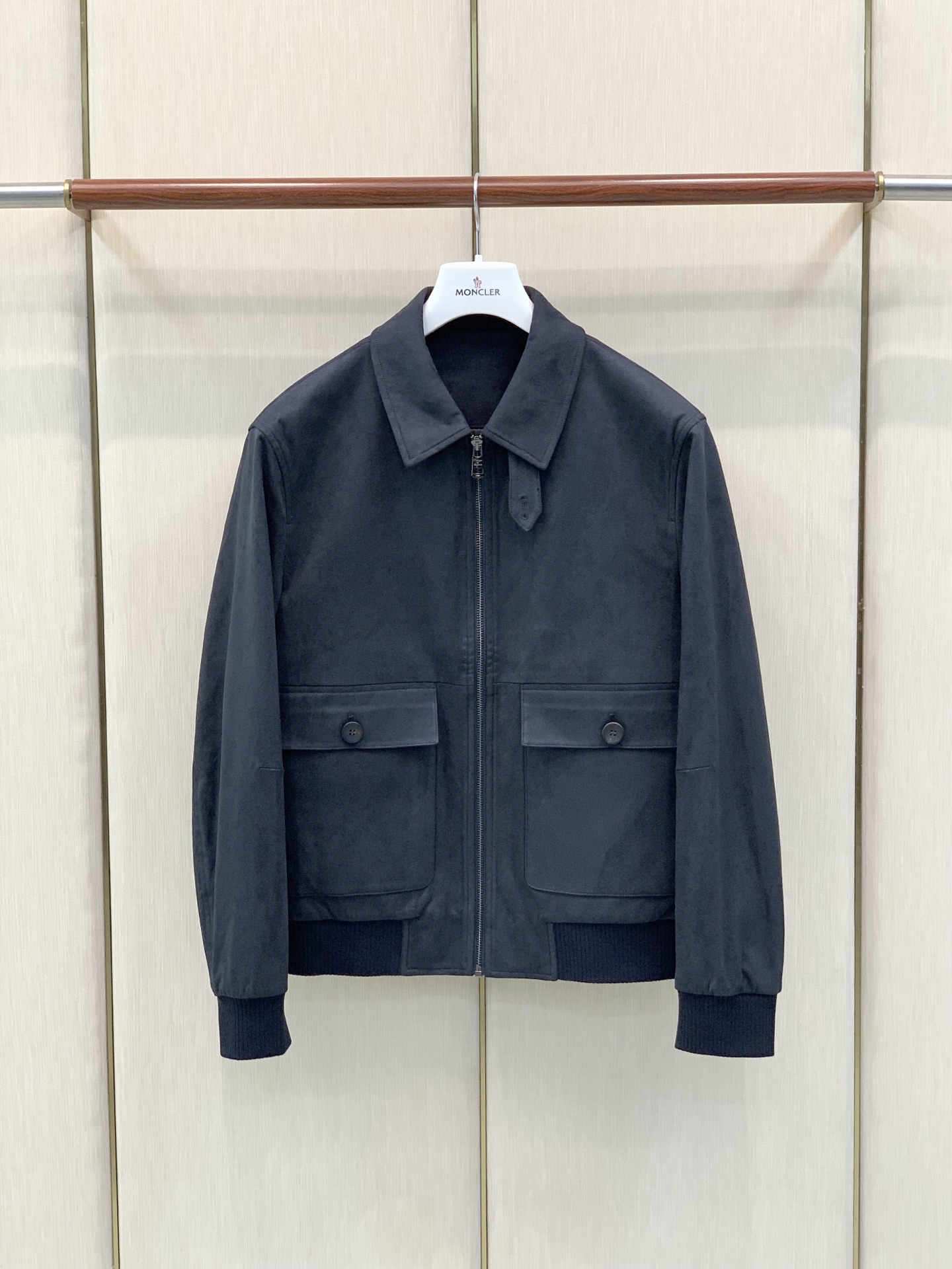 ，Loro Piana(Loro Piana )，2026冬季最新品，专柜同步有售，原单狠货，时尚休闲翻领羽绒夹克外套，