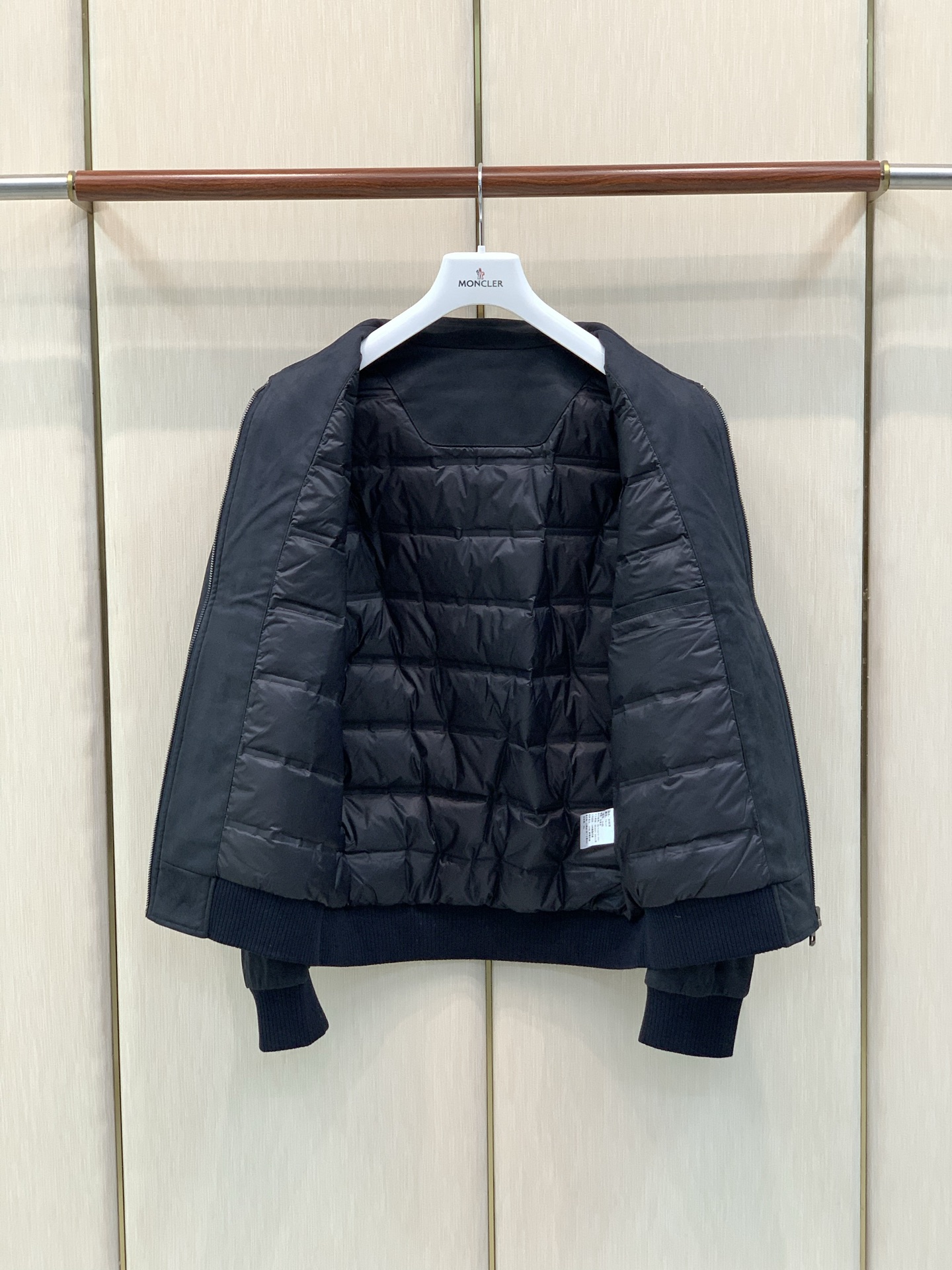 ，Loro Piana(Loro Piana )，2026冬季最新品，专柜同步有售，原单狠货，时尚休闲翻领羽绒夹克外套，
