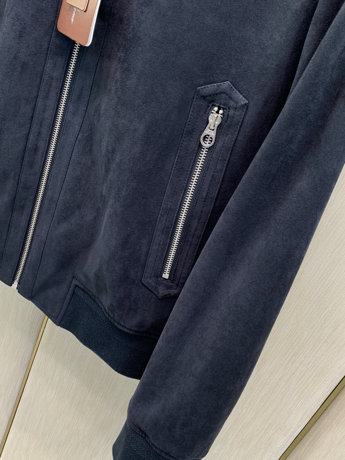 ，Loro Piana(Loro Piana )，2026冬季最新品，专柜同步有售，原单狠货，时尚休闲翻领羽绒夹克外套，