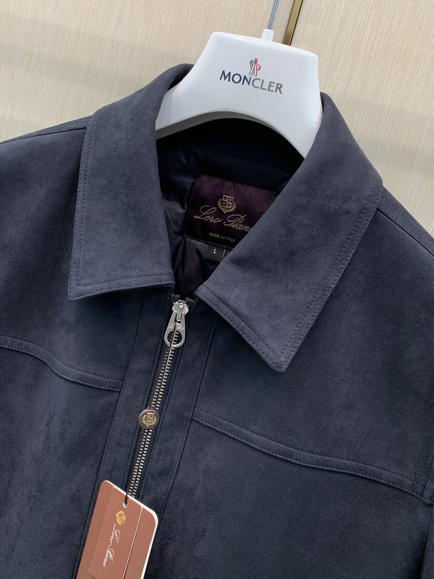 ，Loro Piana(Loro Piana )，2026冬季最新品，专柜同步有售，原单狠货，时尚休闲翻领羽绒夹克外套，