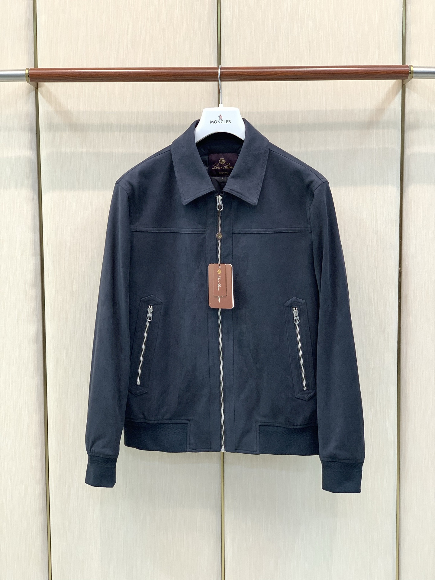 ，Loro Piana(Loro Piana )，2026冬季最新品，专柜同步有售，原单狠货，时尚休闲翻领羽绒夹克外套，