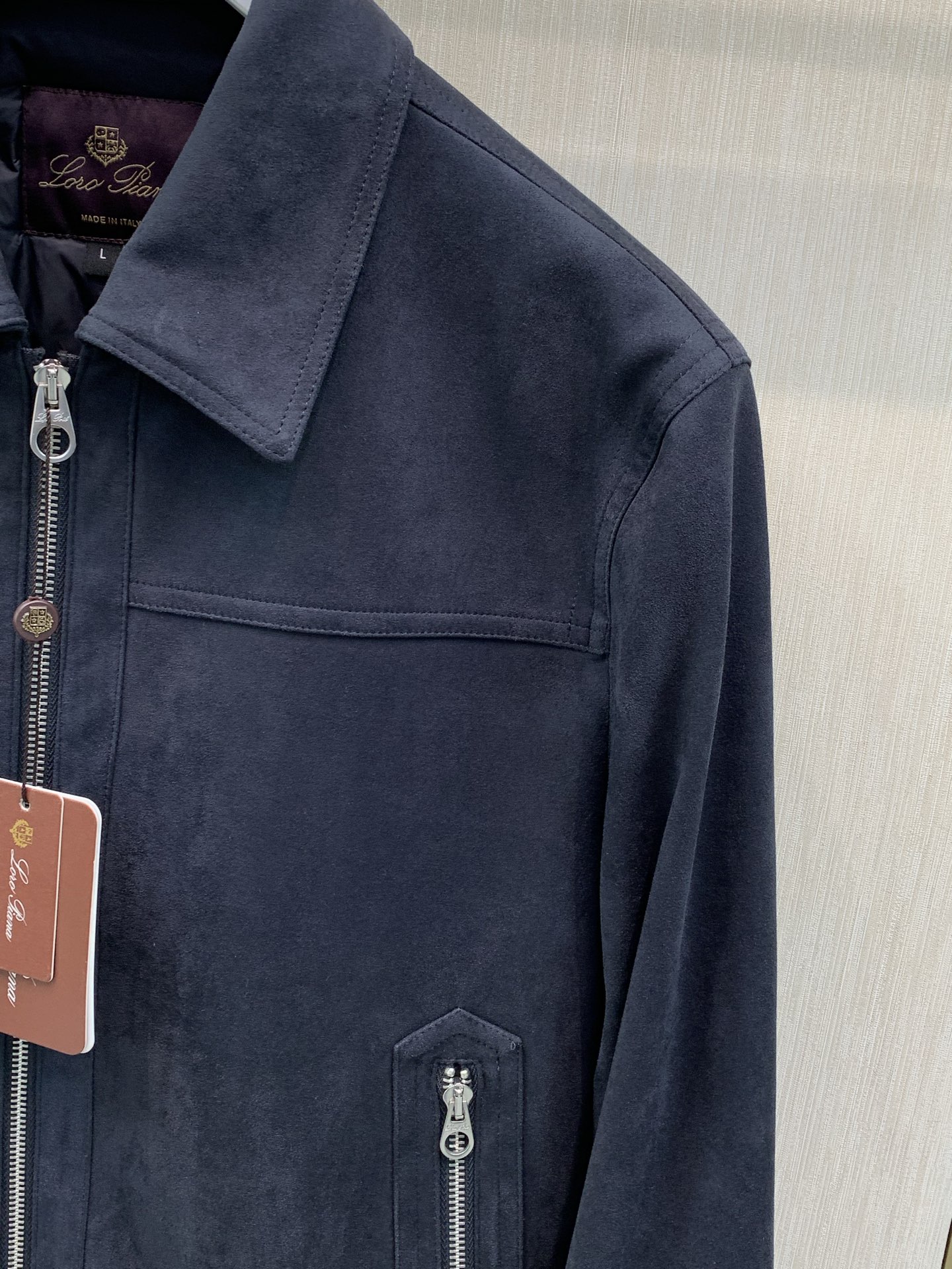 ，Loro Piana(Loro Piana )，2026冬季最新品，专柜同步有售，原单狠货，时尚休闲翻领羽绒夹克外套，