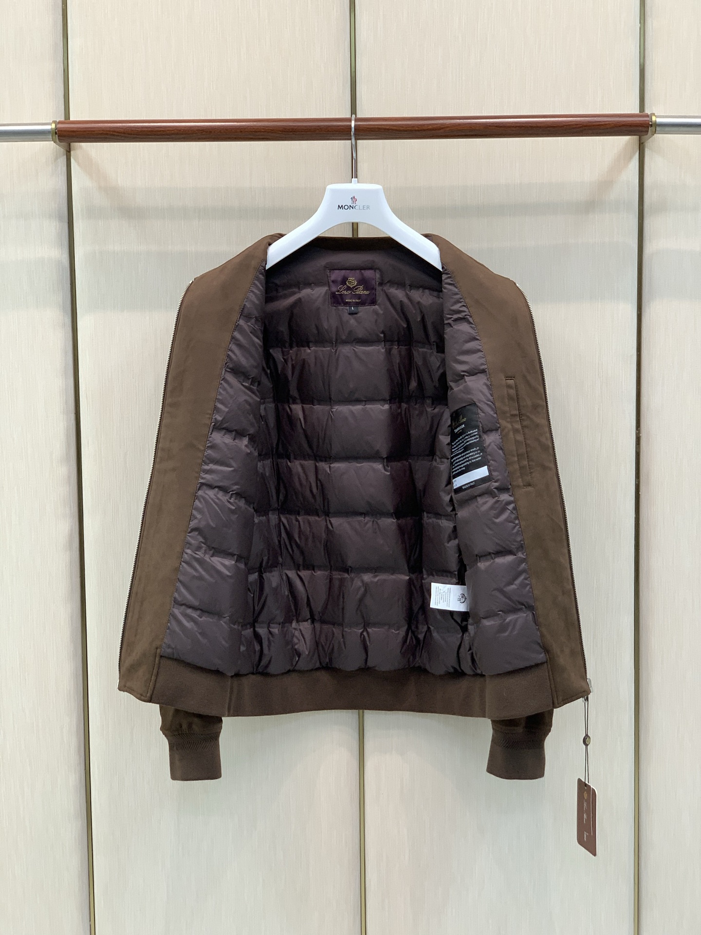 ,Loro Piana(Loro Piana ),2026冬季最新品,专柜同步有售,原单狠货,时尚休闲翻领羽绒夹克外套, ,Loro Piana(Loro Piana ),2026冬季最新品,专柜同步有售,原单狠货,时尚休闲翻领羽绒夹克外套,