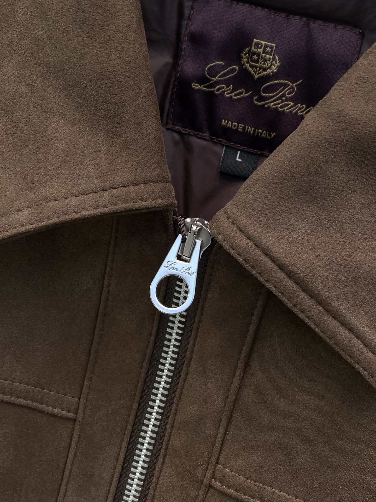 ,Loro Piana(Loro Piana ),2026冬季最新品,专柜同步有售,原单狠货,时尚休闲翻领羽绒夹克外套, ,Loro Piana(Loro Piana ),2026冬季最新品,专柜同步有售,原单狠货,时尚休闲翻领羽绒夹克外套,