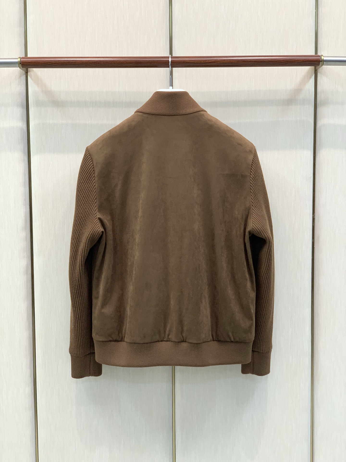 ，Loro Piana(Loro Piana )，2026冬季最新品，专柜同步有售，原单狠货，时尚休闲翻领羽绒夹克外套，
