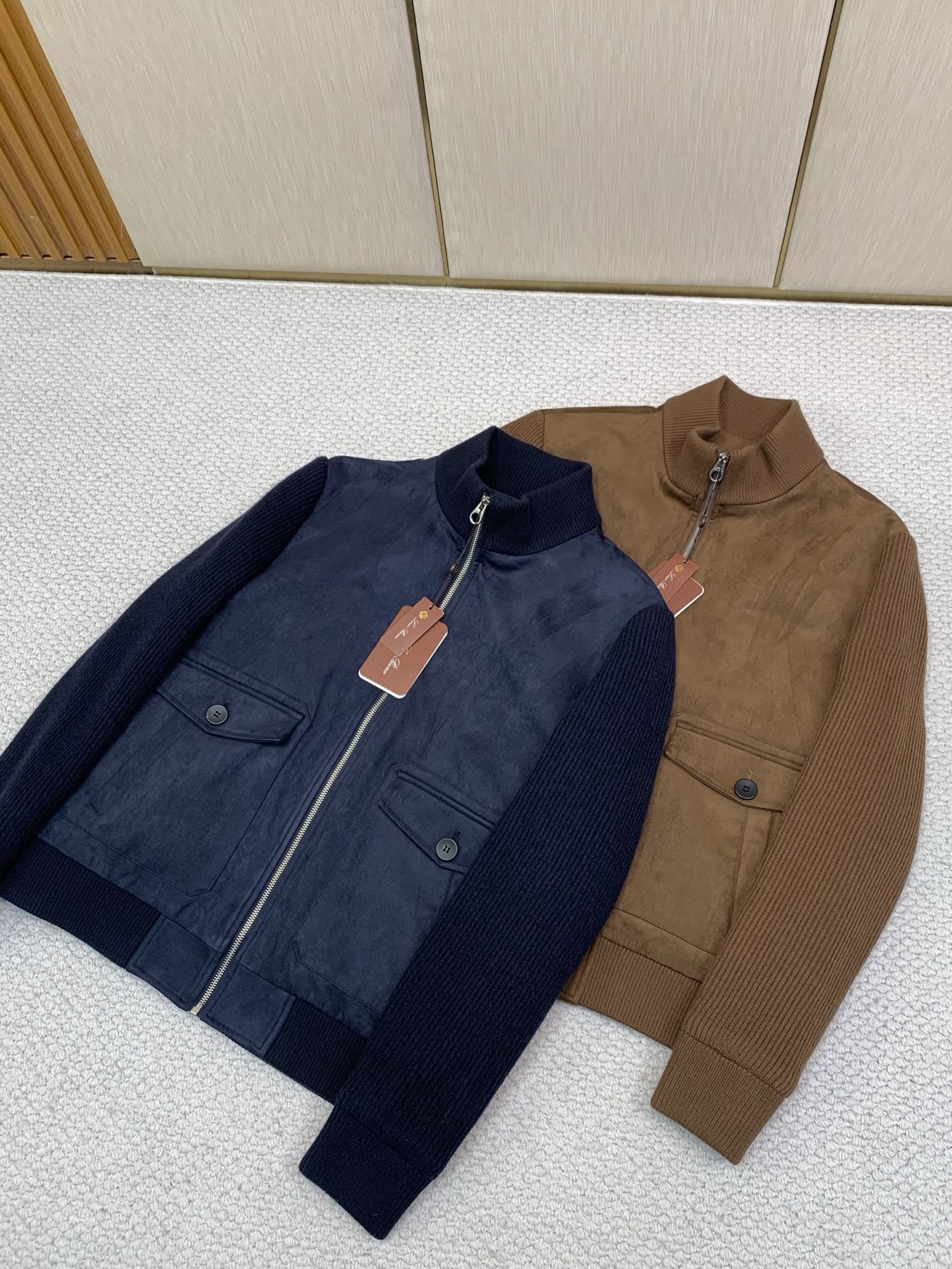 ，Loro Piana(Loro Piana )，2026冬季最新品，专柜同步有售，原单狠货，时尚休闲翻领羽绒夹克外套，