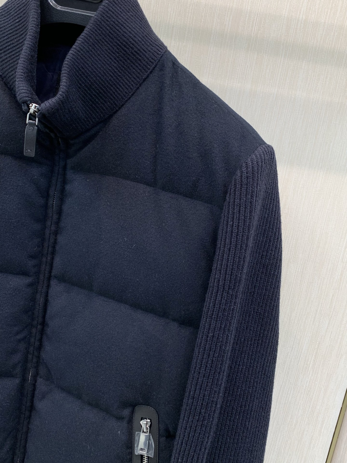 ,杰尼亚 Zegna,2026冬季最新品,专柜同步有售,原单狠货,时尚休闲立领拼接羽绒服外套,采用进口原版面料,舒适透气 ,杰尼亚 Zegna,2026冬季最新品,专柜同步有售,原单狠货,时尚休闲立领拼接羽绒服外套,采用进口原版面料,舒适透气