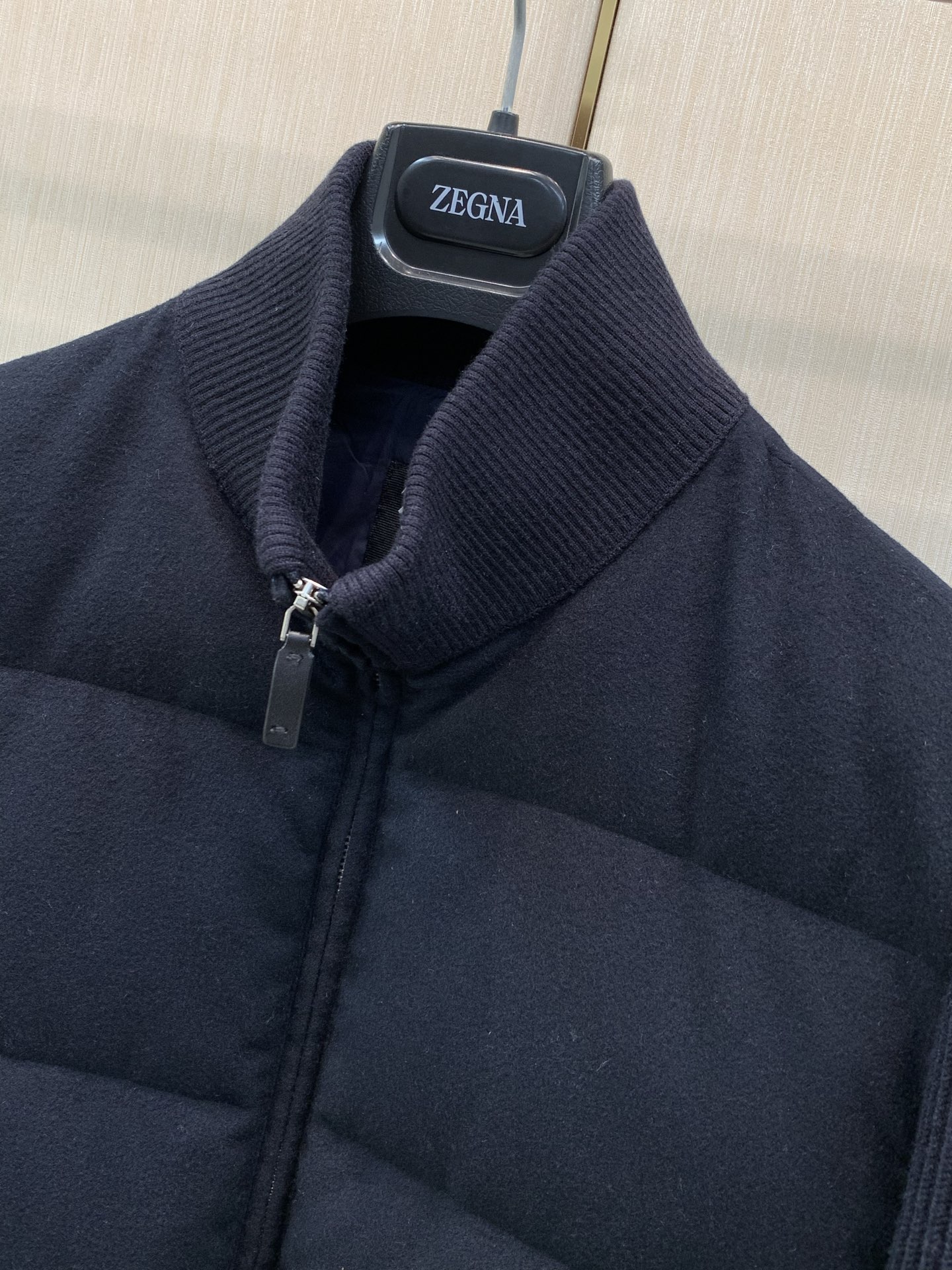 ,杰尼亚 Zegna,2026冬季最新品,专柜同步有售,原单狠货,时尚休闲立领拼接羽绒服外套,采用进口原版面料,舒适透气 ,杰尼亚 Zegna,2026冬季最新品,专柜同步有售,原单狠货,时尚休闲立领拼接羽绒服外套,采用进口原版面料,舒适透气