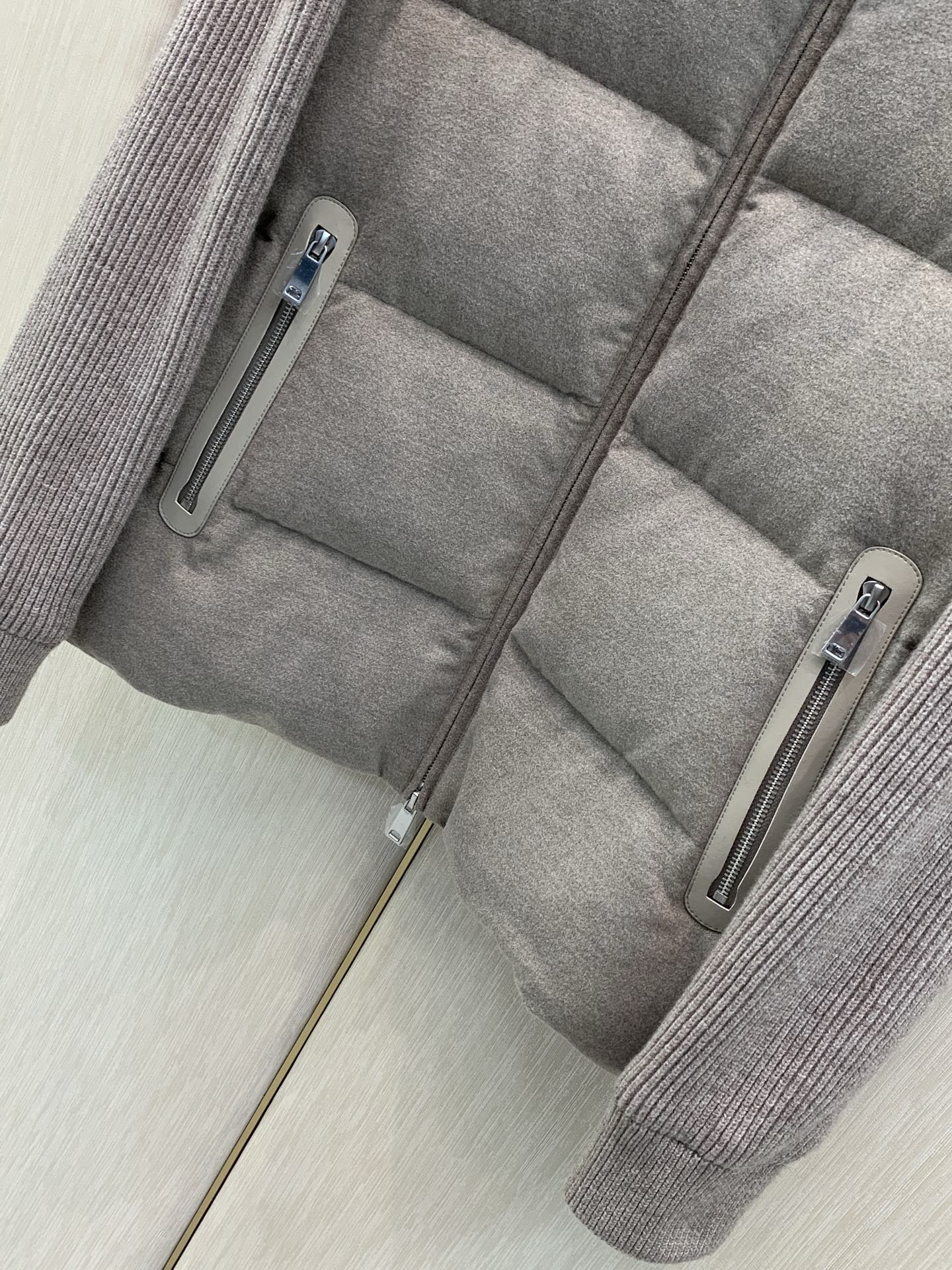 ，杰尼亚 Zegna，2026冬季最新品，专柜同步有售，原单狠货，时尚休闲立领拼接羽绒服外套，采用进口原版面料，舒适透气