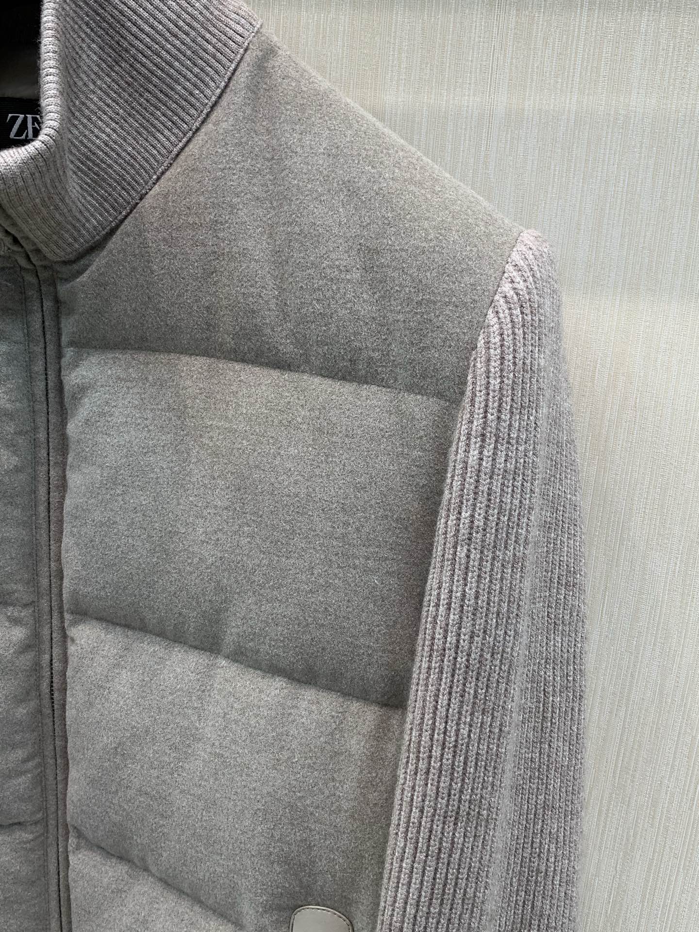 ，杰尼亚 Zegna，2026冬季最新品，专柜同步有售，原单狠货，时尚休闲立领拼接羽绒服外套，采用进口原版面料，舒适透气