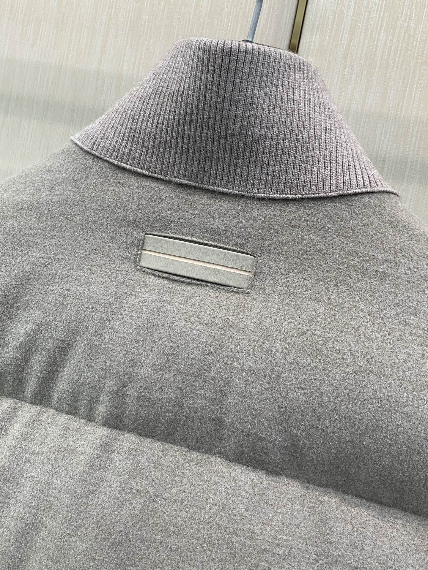 ，杰尼亚 Zegna，2026冬季最新品，专柜同步有售，原单狠货，时尚休闲立领拼接羽绒服外套，采用进口原版面料，舒适透气