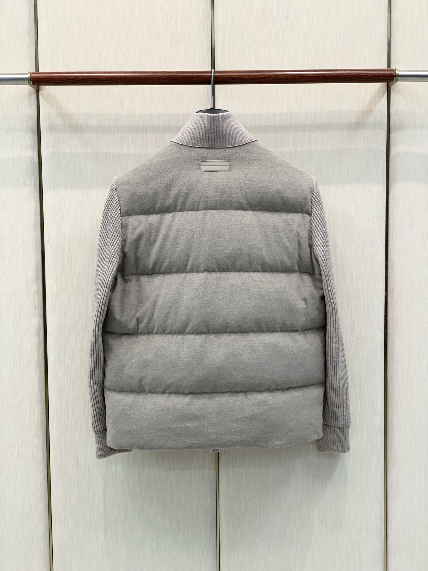 ，杰尼亚 Zegna，2026冬季最新品，专柜同步有售，原单狠货，时尚休闲立领拼接羽绒服外套，采用进口原版面料，舒适透气
