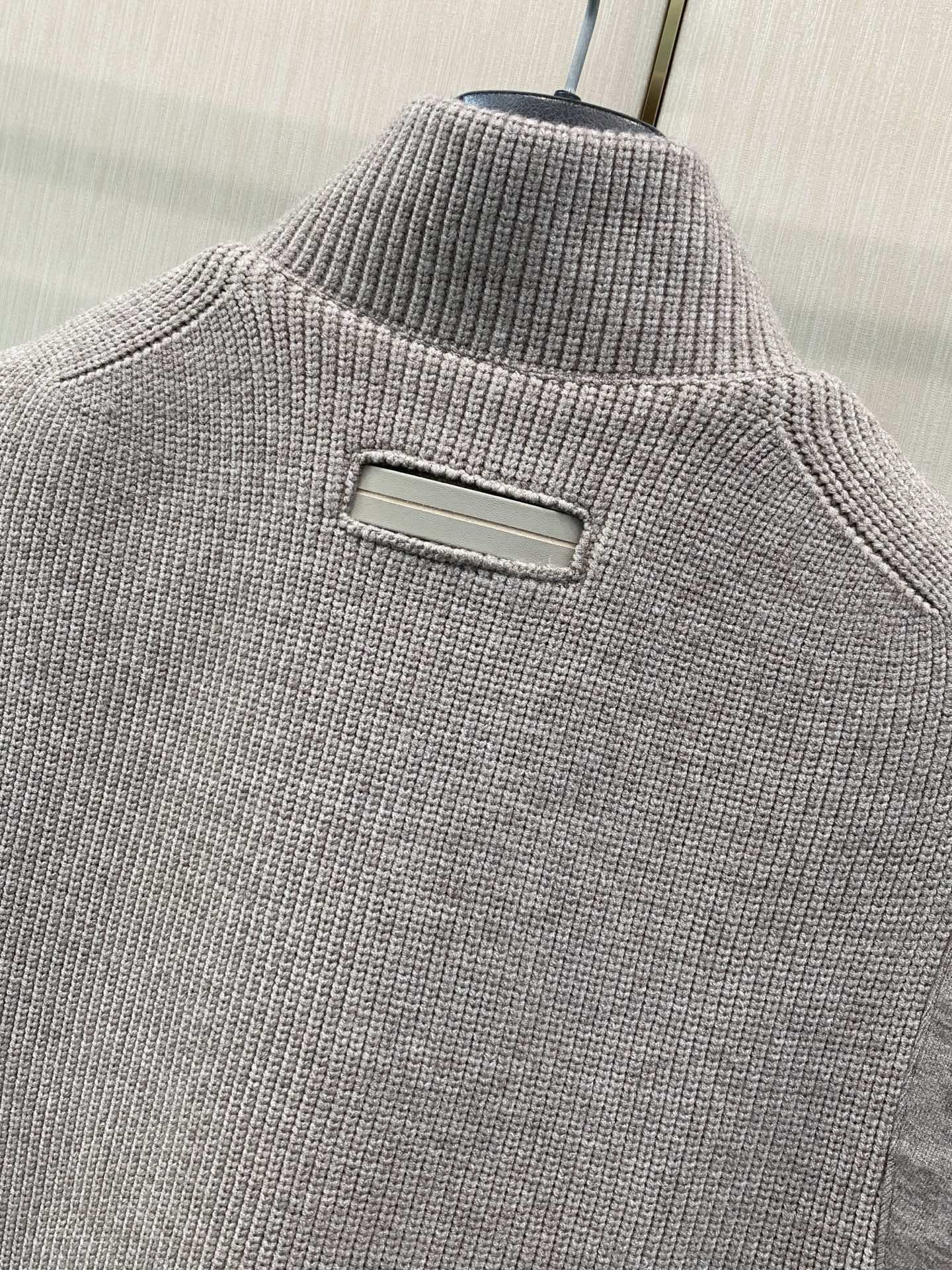 ，杰尼亚 Zegna，2026冬季最新品，专柜同步有售，原单狠货，时尚休闲立领拼接羽绒马甲，采用进口原版面料，舒适透气，