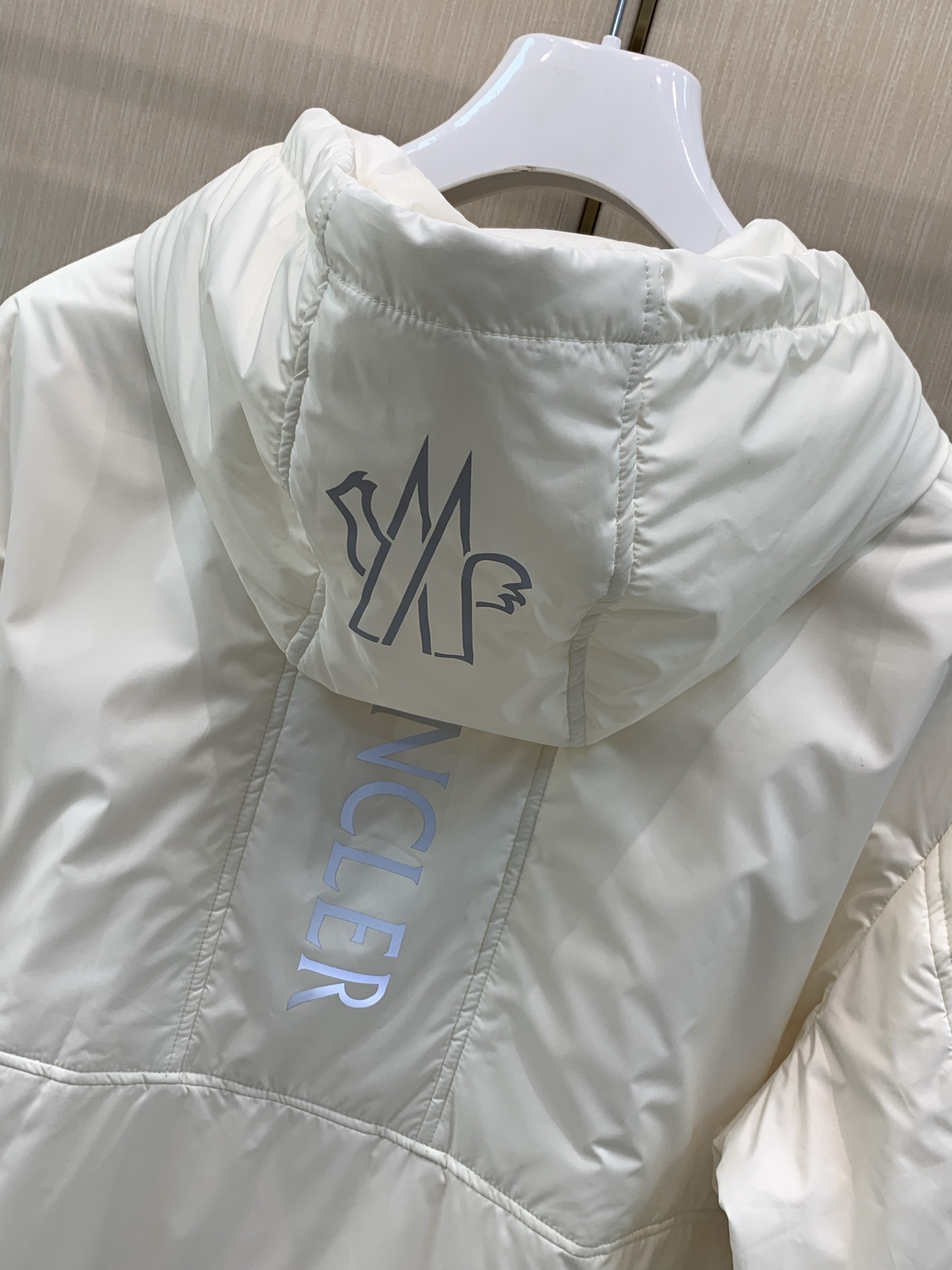 ，Moncler 蒙口，2026冬季最新品，专柜同步有售，原单狠货，时尚休闲两件套羽绒服，上身舒适！吸睛而有亮点，采用进