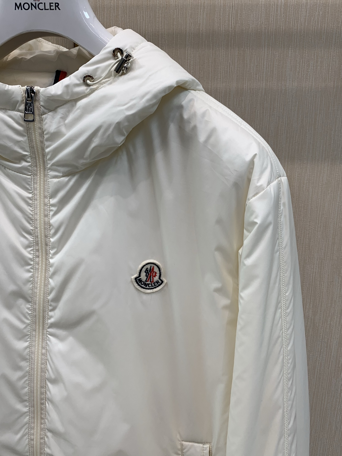 ，Moncler 蒙口，2026冬季最新品，专柜同步有售，原单狠货，时尚休闲两件套羽绒服，上身舒适！吸睛而有亮点，采用进