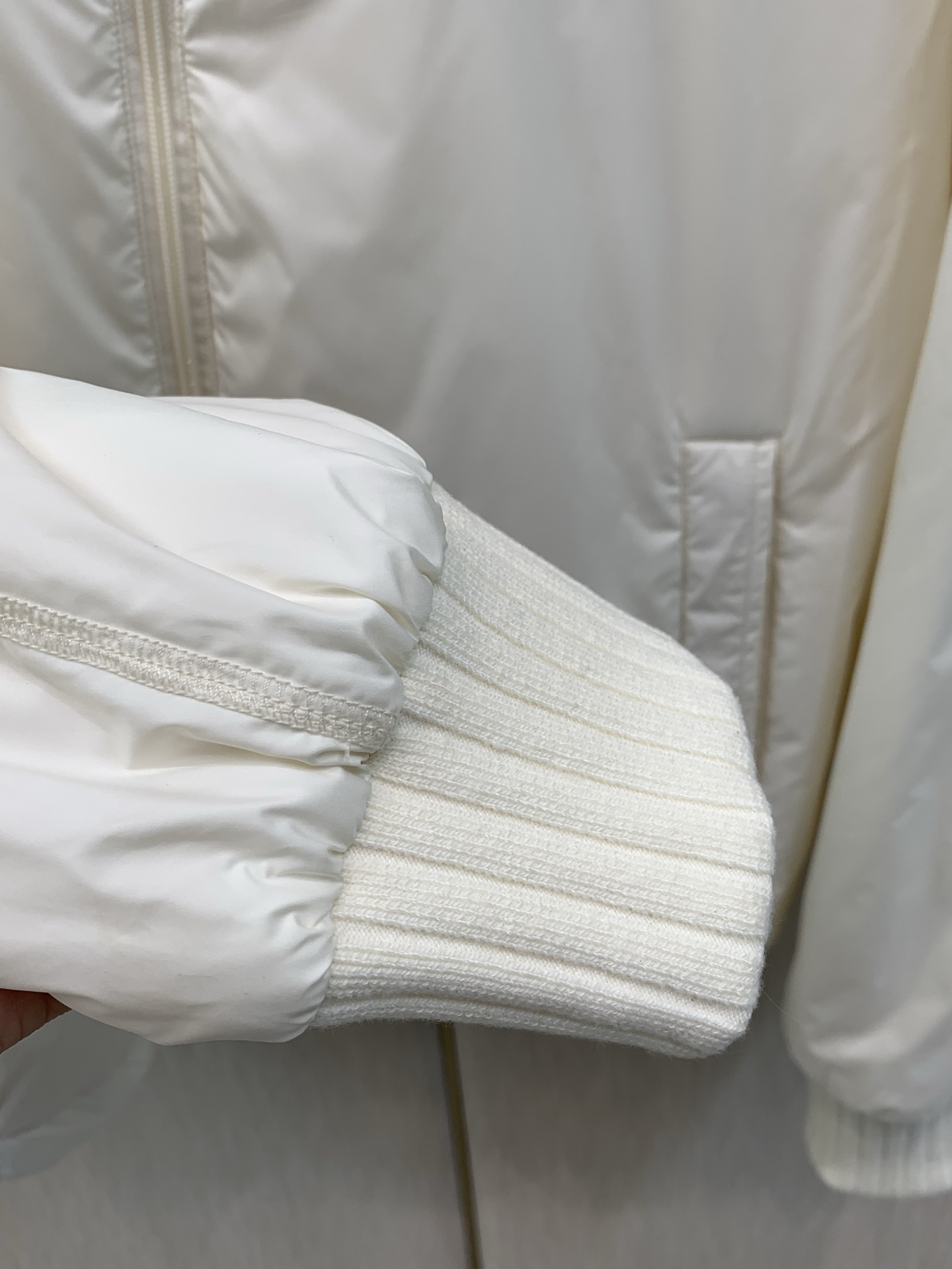 ，Moncler 蒙口，2026冬季最新品，专柜同步有售，原单狠货，时尚休闲两件套羽绒服，上身舒适！吸睛而有亮点，采用进
