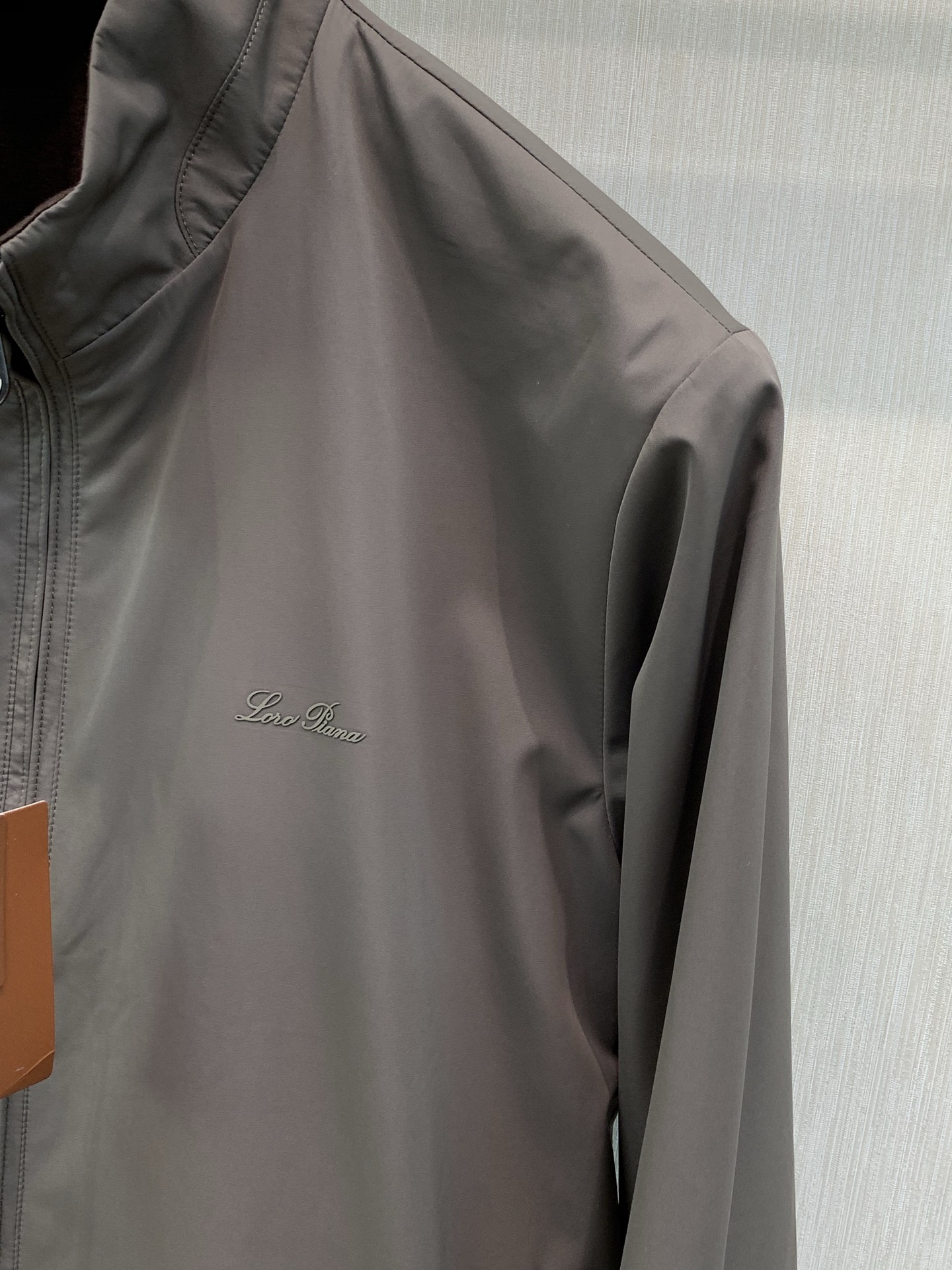 ,Loro Piana(Loro Piana ),2026秋季最新品,专柜同步有售,原单狠货,时尚休闲两面穿立领夹克外套 ,Loro Piana(Loro Piana ),2026秋季最新品,专柜同步有售,原单狠货,时尚休闲两面穿立领夹克外套