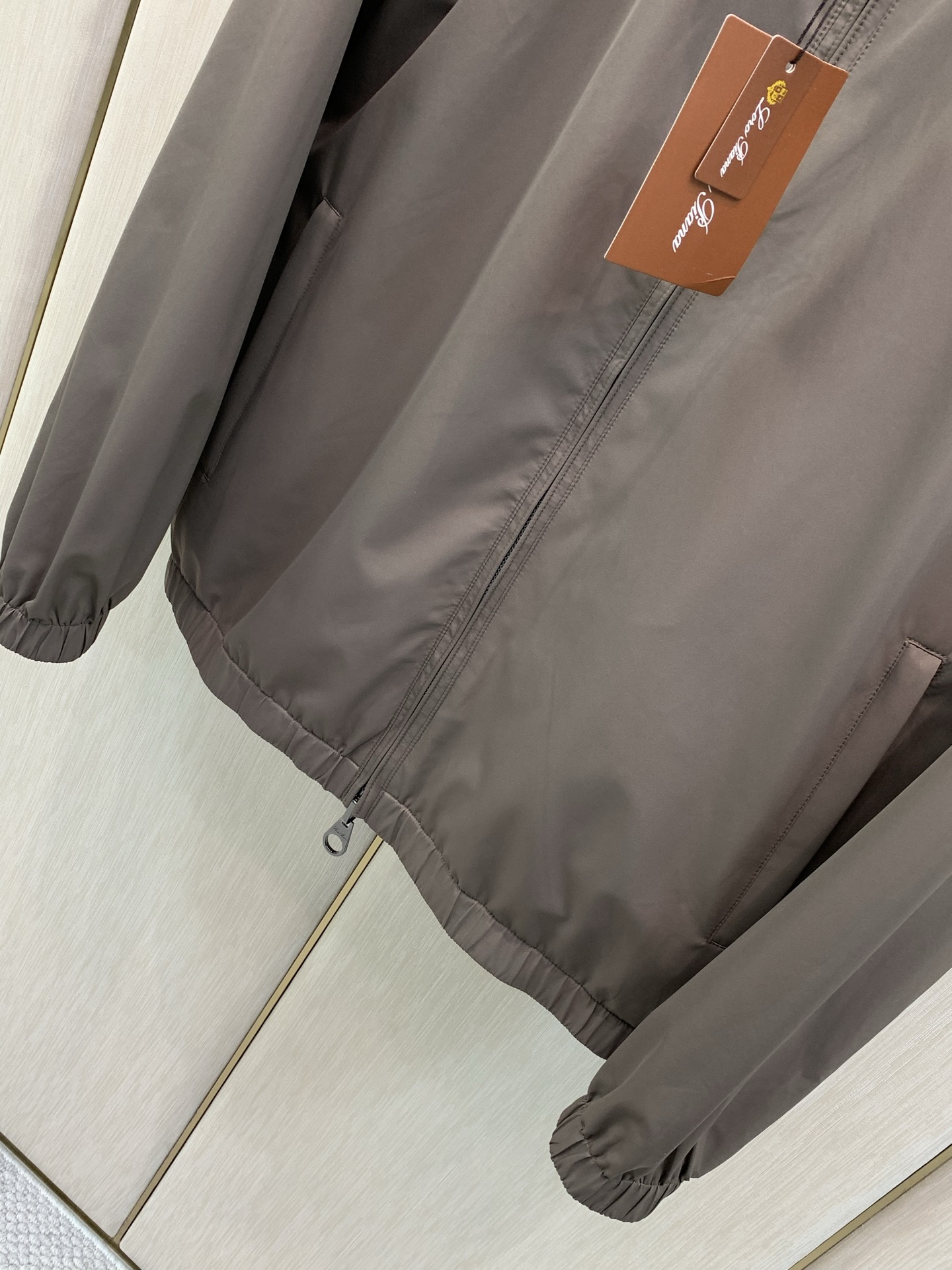,Loro Piana(Loro Piana ),2026秋季最新品,专柜同步有售,原单狠货,时尚休闲两面穿立领夹克外套 ,Loro Piana(Loro Piana ),2026秋季最新品,专柜同步有售,原单狠货,时尚休闲两面穿立领夹克外套