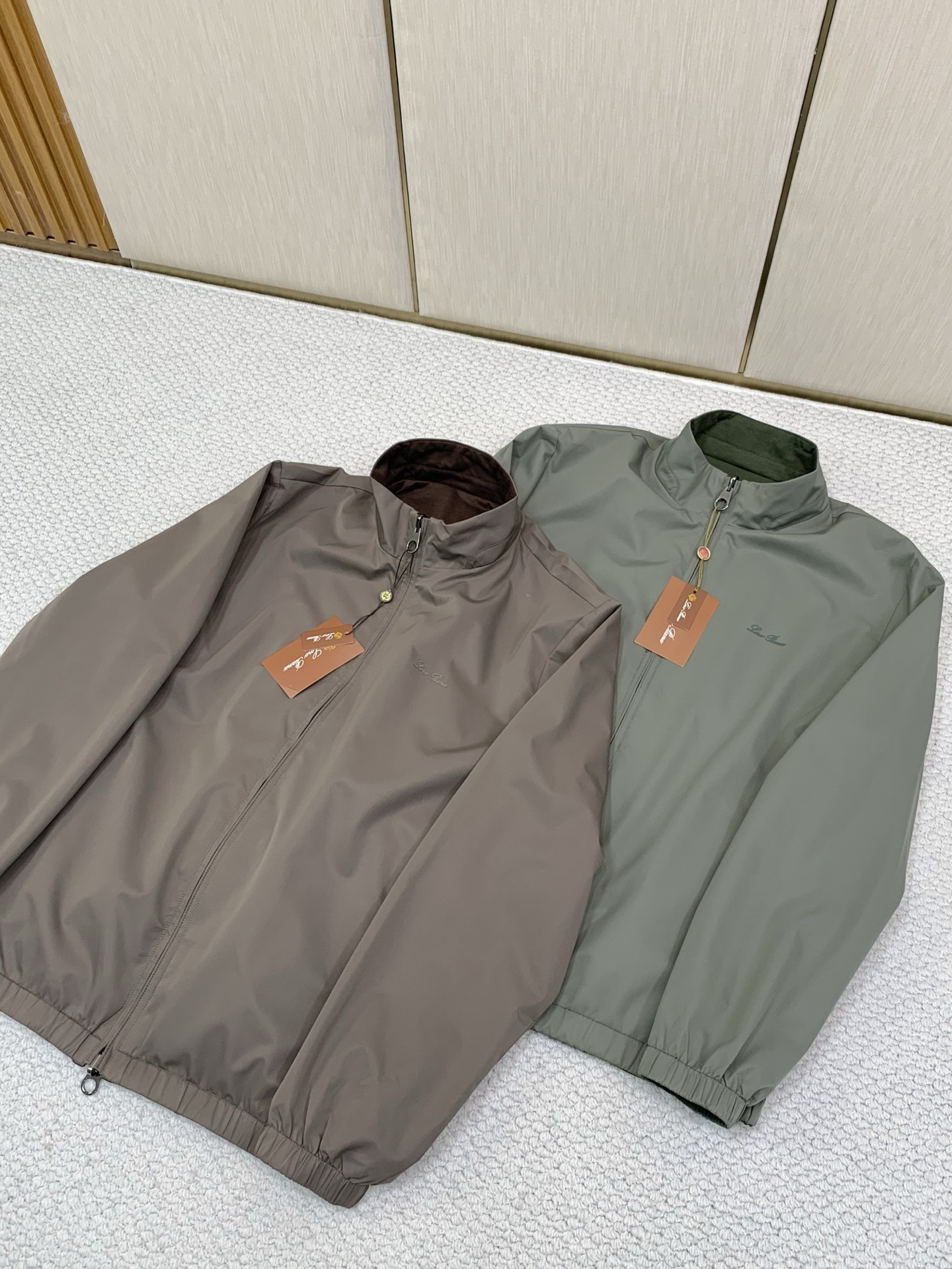 ,Loro Piana(Loro Piana ),2026秋季最新品,专柜同步有售,原单狠货,时尚休闲两面穿立领夹克外套 ,Loro Piana(Loro Piana ),2026秋季最新品,专柜同步有售,原单狠货,时尚休闲两面穿立领夹克外套
