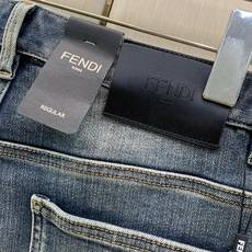 ,Fendi 芬迪,2026春秋最新品,专柜同步有售,原单狠货,时尚休闲水洗牛仔裤,进口原版水洗弹力面料,舒适有弹性,顶 ,Fendi 芬迪,2026春秋最新品,专柜同步有售,原单狠货,时尚休闲水洗牛仔裤,进口原版水洗弹力面料,舒适有弹性,顶
