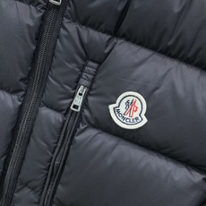 ,Moncler 蒙口,2026冬季最新品,专柜同步有售,原单狠货,时尚休闲两件套羽绒服,上身舒适!吸睛而有亮点,采用进 ,Moncler 蒙口,2026冬季最新品,专柜同步有售,原单狠货,时尚休闲两件套羽绒服,上身舒适!吸睛而有亮点,采用进
