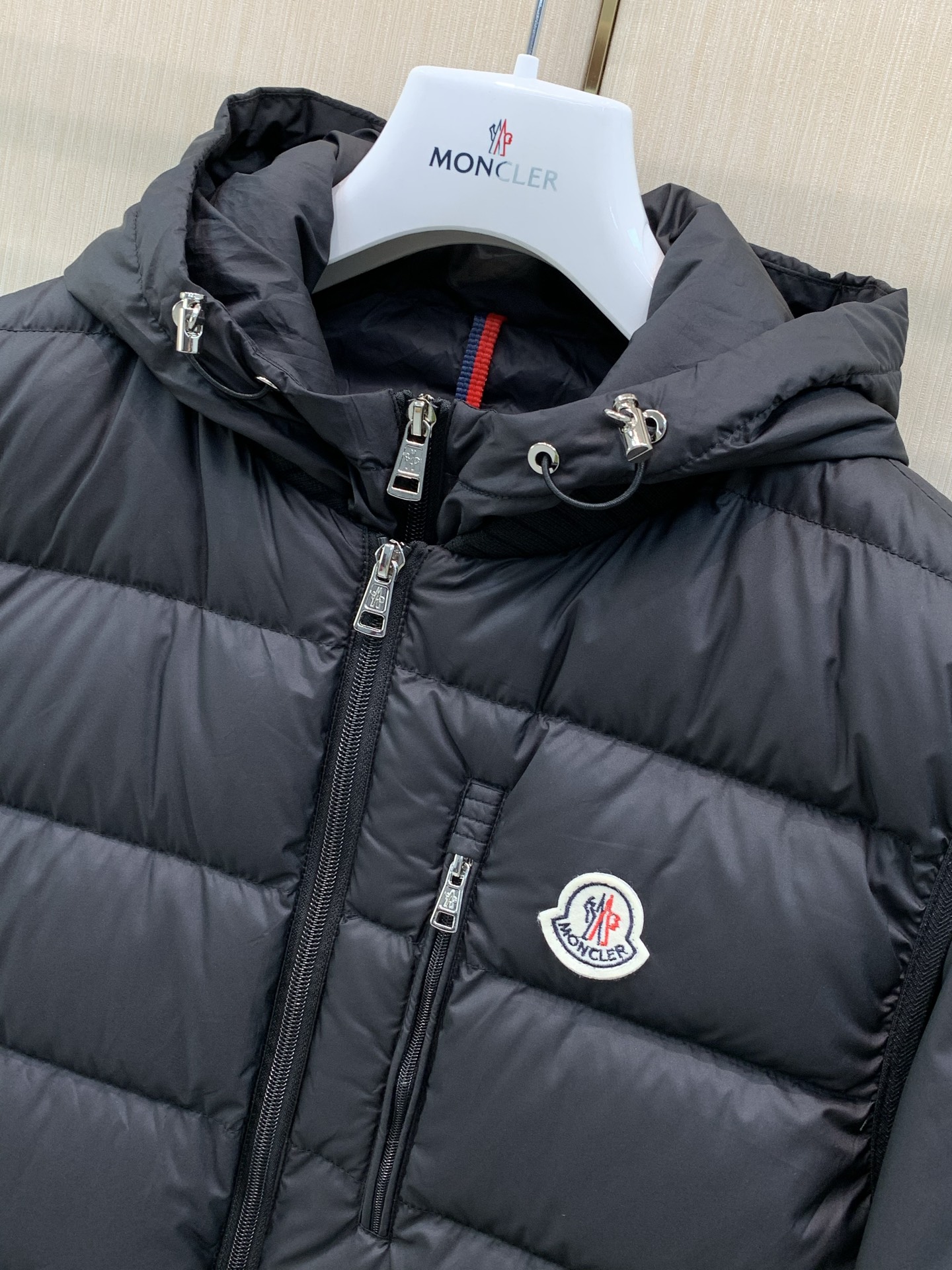 ,Moncler 蒙口,2026冬季最新品,专柜同步有售,原单狠货,时尚休闲两件套羽绒服,上身舒适!吸睛而有亮点,采用进 ,Moncler 蒙口,2026冬季最新品,专柜同步有售,原单狠货,时尚休闲两件套羽绒服,上身舒适!吸睛而有亮点,采用进